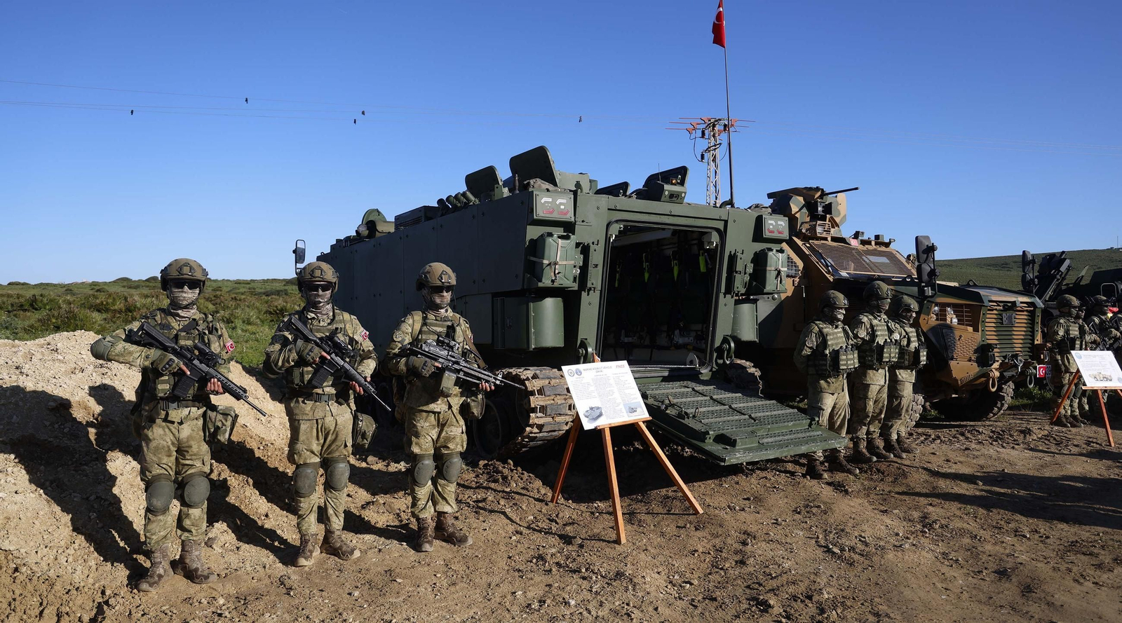 Las fotos del espectacular ejercicio de la Armada y la OTAN en el Retín