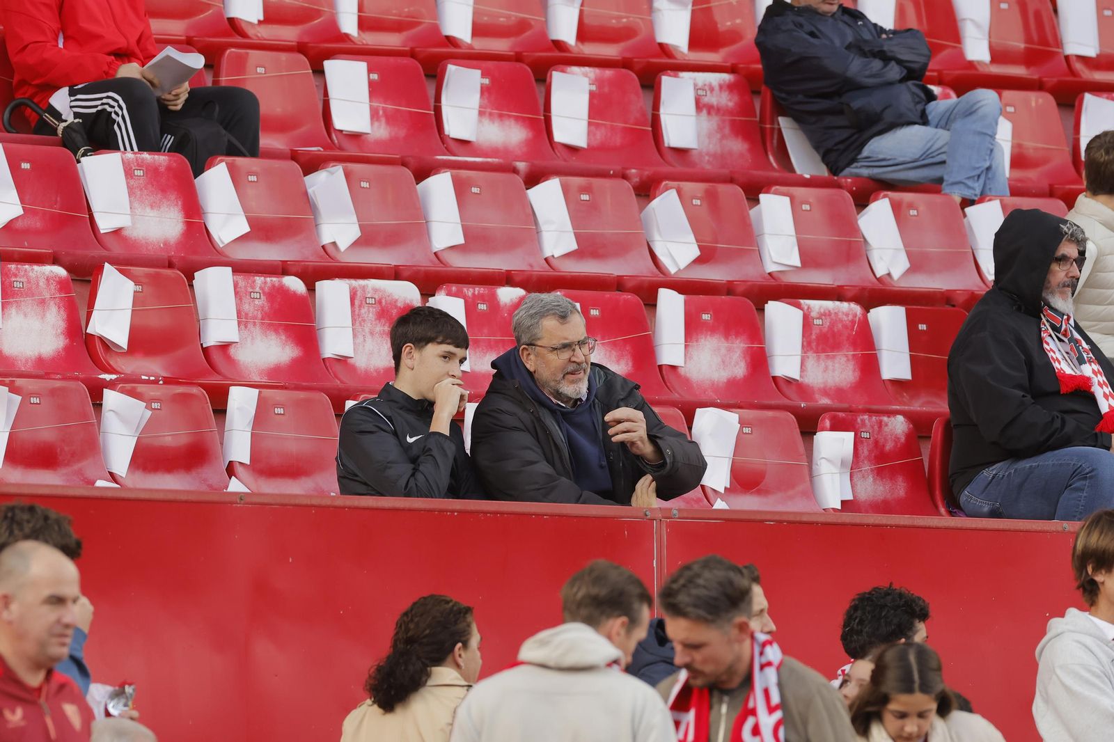 Búscate en las fotos del Sevilla -Betis