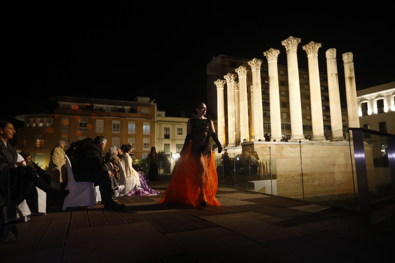 Las mejores imágenes del desfile de Mancini en el Templo Romano de Córdoba