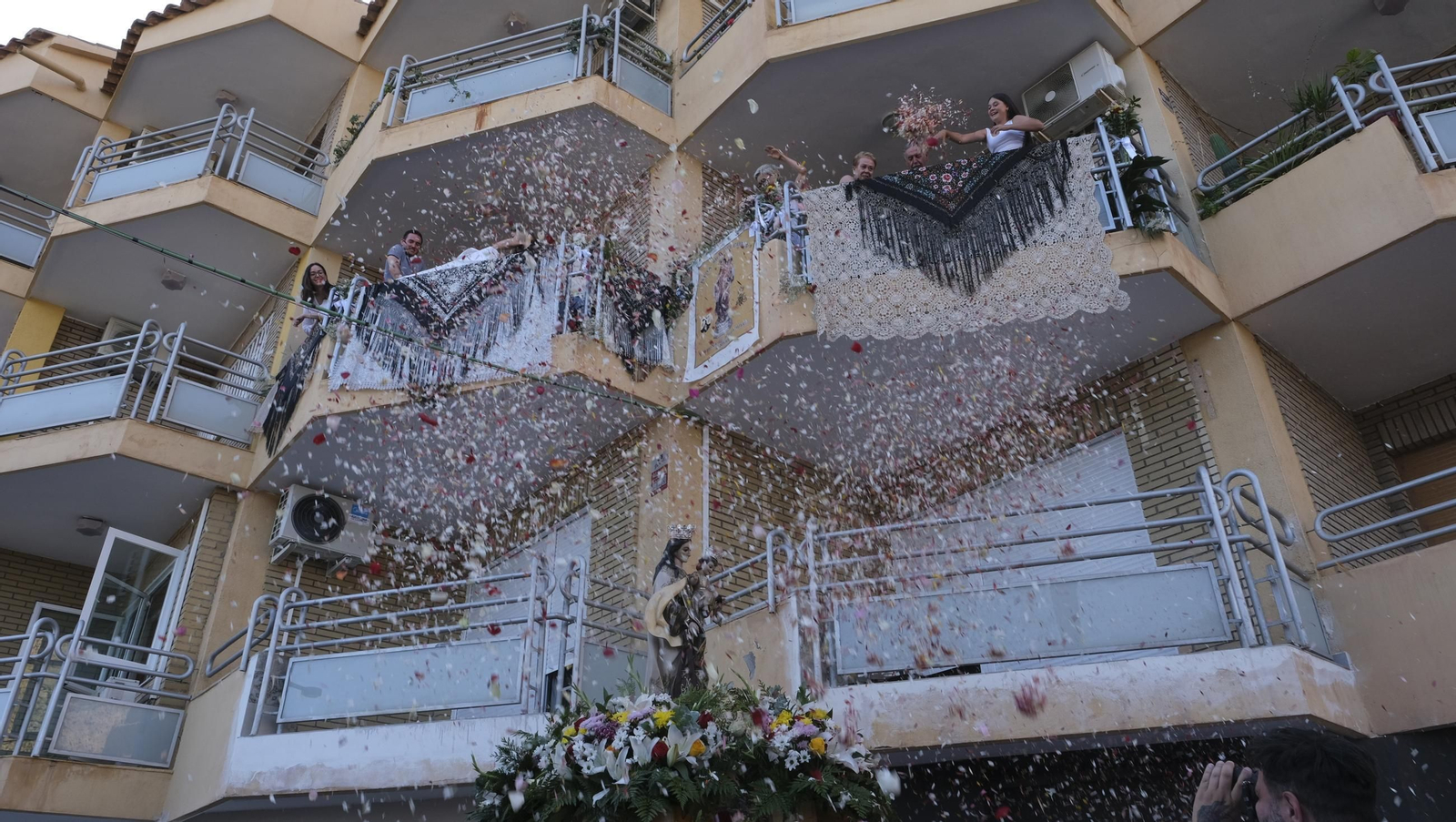 La procesión marítima de la Virgen del Carmen en Aguadulce, en imágenes