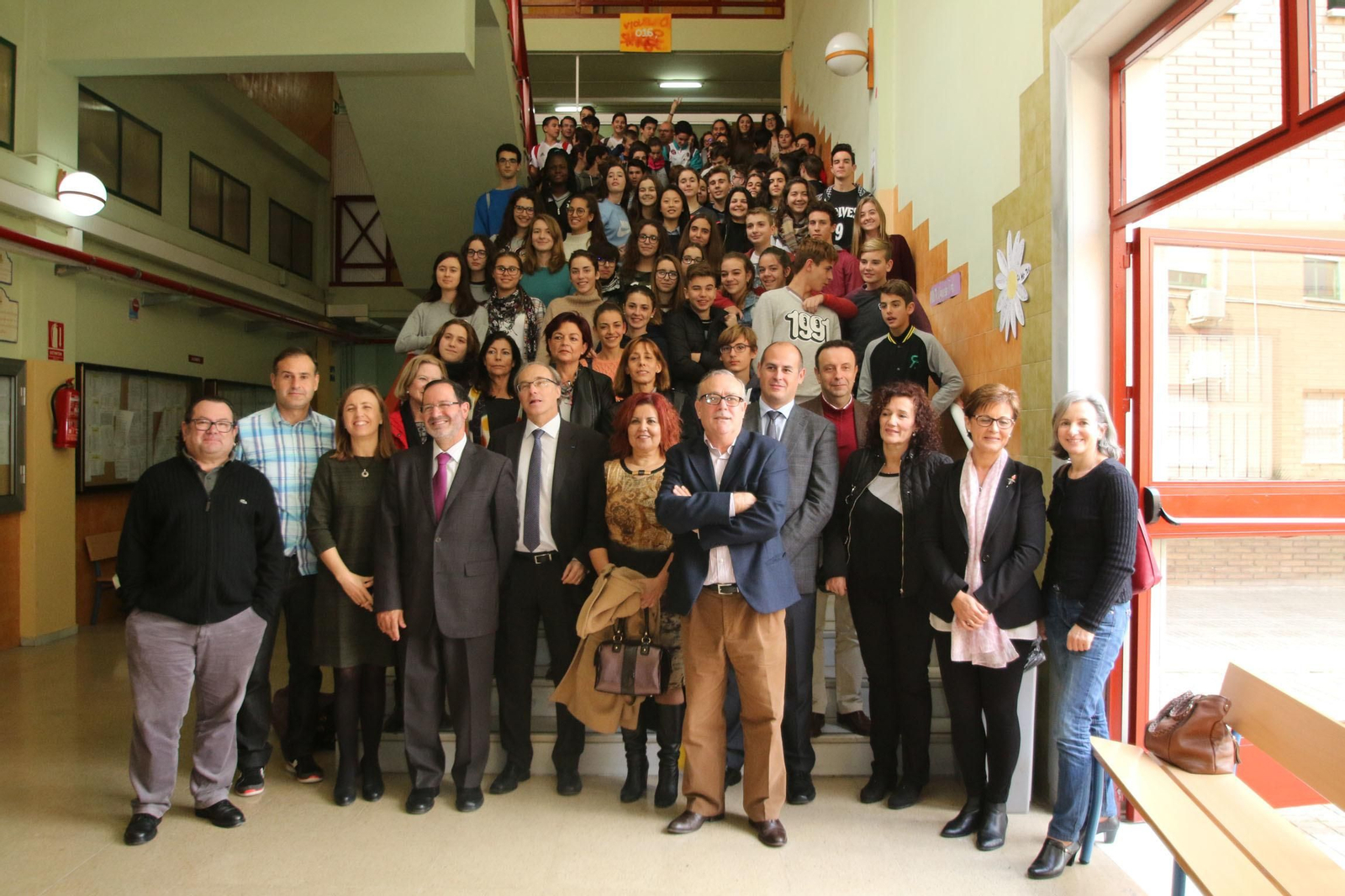 El director general de Innovación y el cónsul de Francia asisten al acto de reconocimiento al IES Alborán  por la difusión del francés en sus aulas.