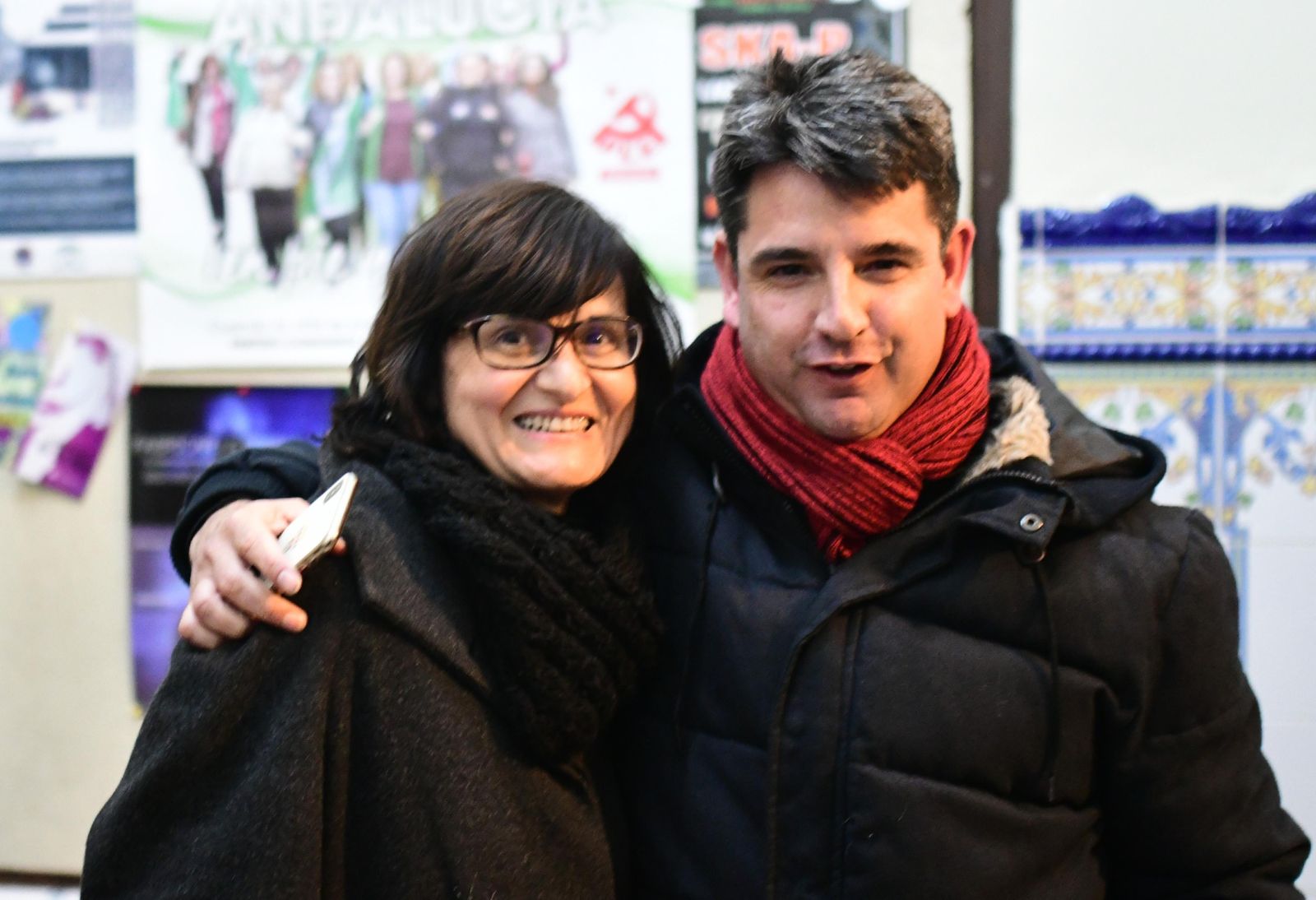Pedro García y Amparo Pernichi en la sede de IU tras conocerse los resultados.