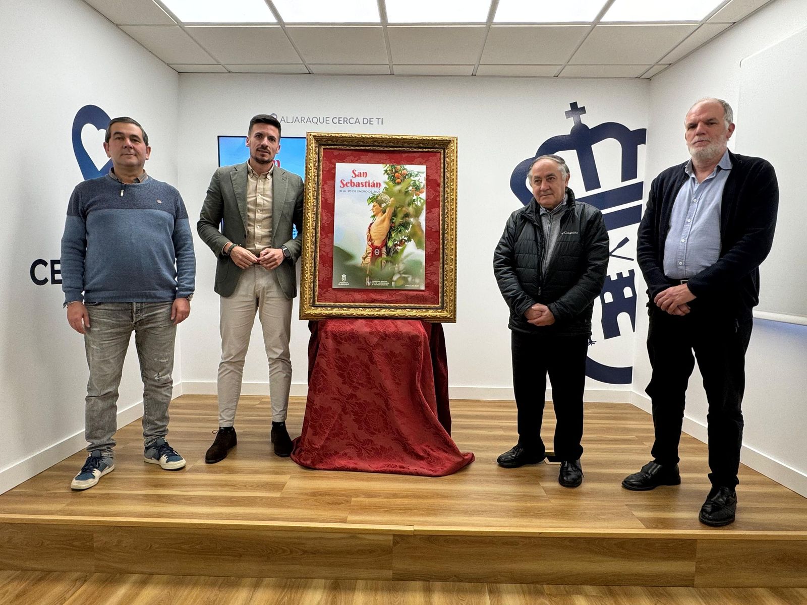 El concejal de Tradiciones y Fiestas, Juan Antonio Ramos, el alcalde de Aljaraque, Adrián Cano, párroco de la localidad, Santiago Alcalde y Luis Delcán, de la comisión parroquial.