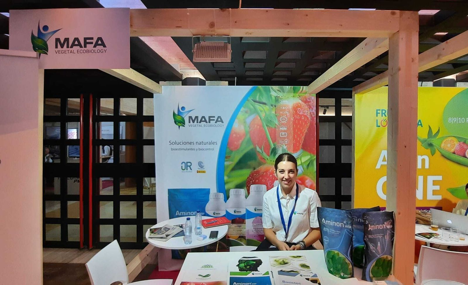 Más de medio centenar de empresas participan en el Congreso de Frutos Rojos