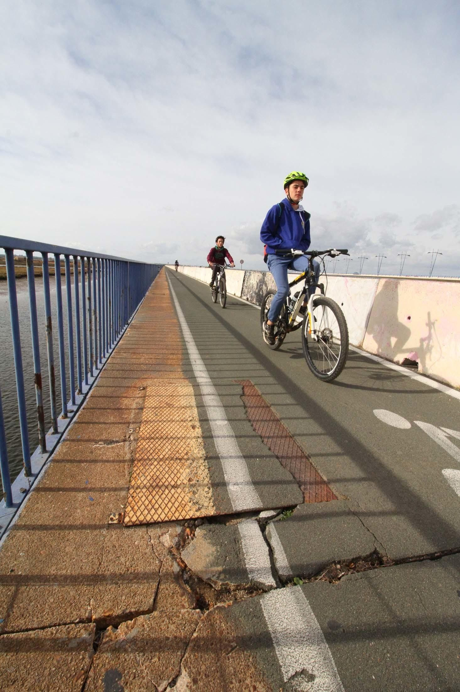 Imágenes del mal estado del puente Sifón.