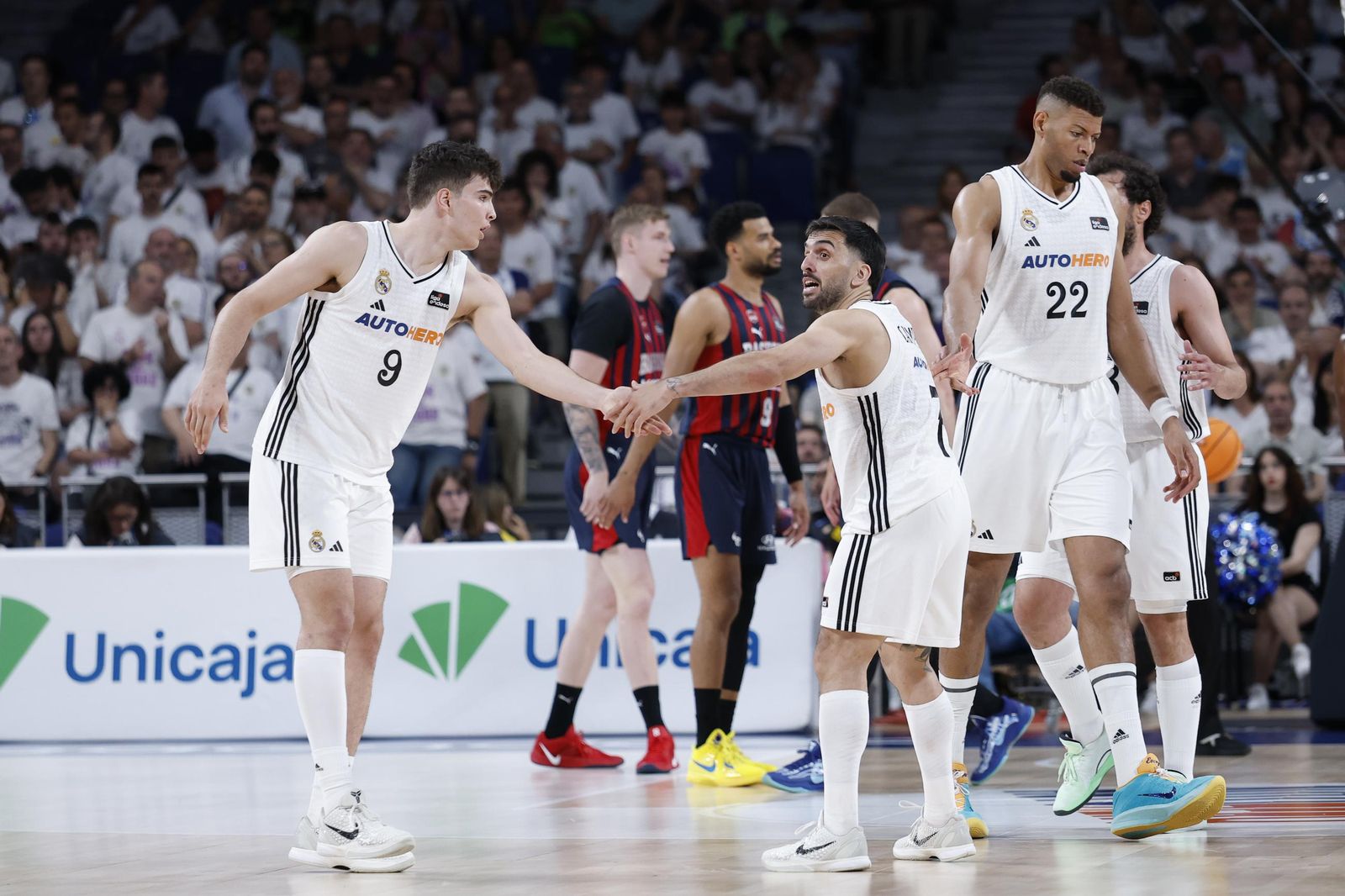 El Real Madrid sufre pero gana al Baskonia (82-76)