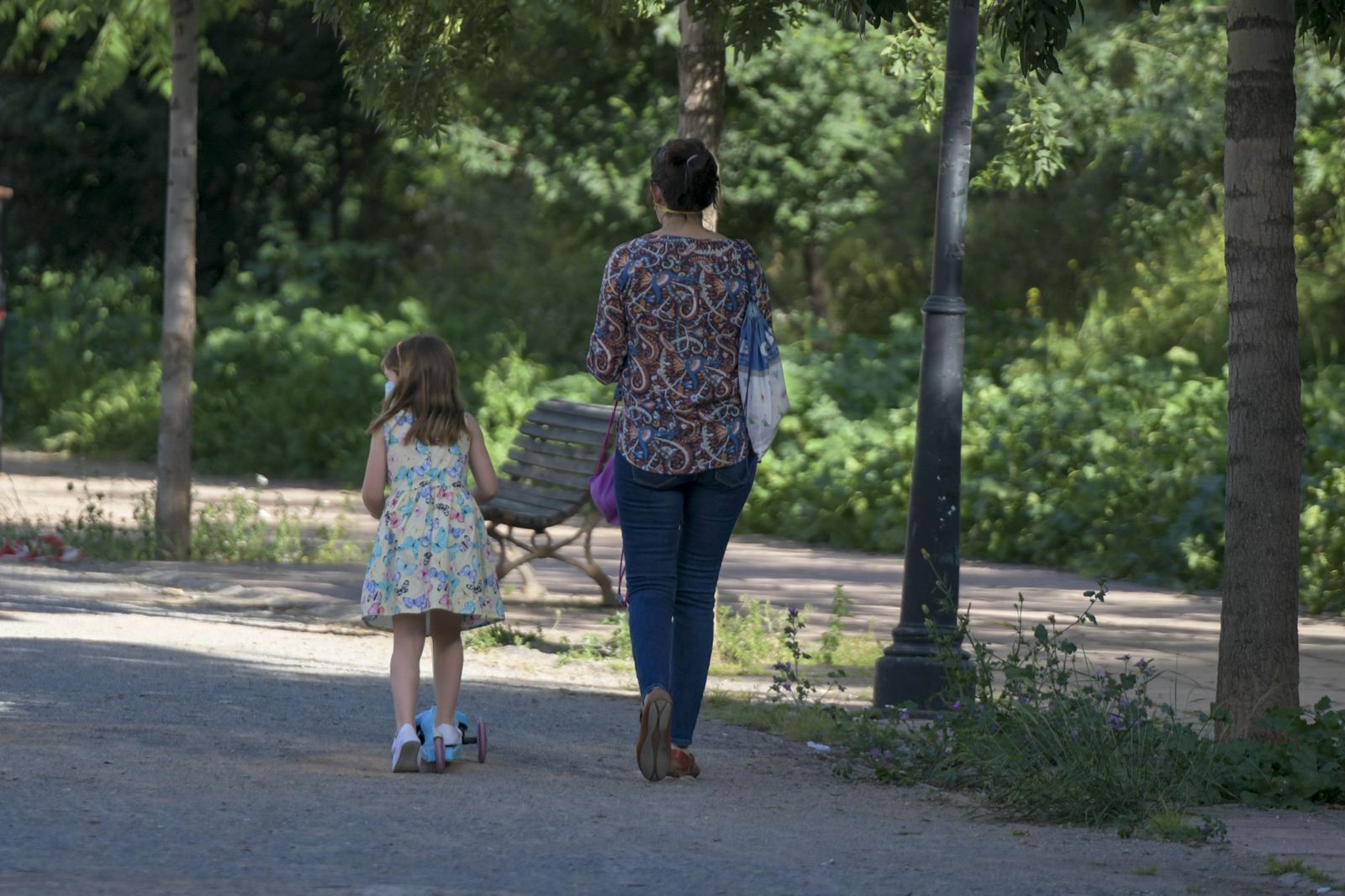 La desescalada se desmadra en Granada: bañistas en el río Genil