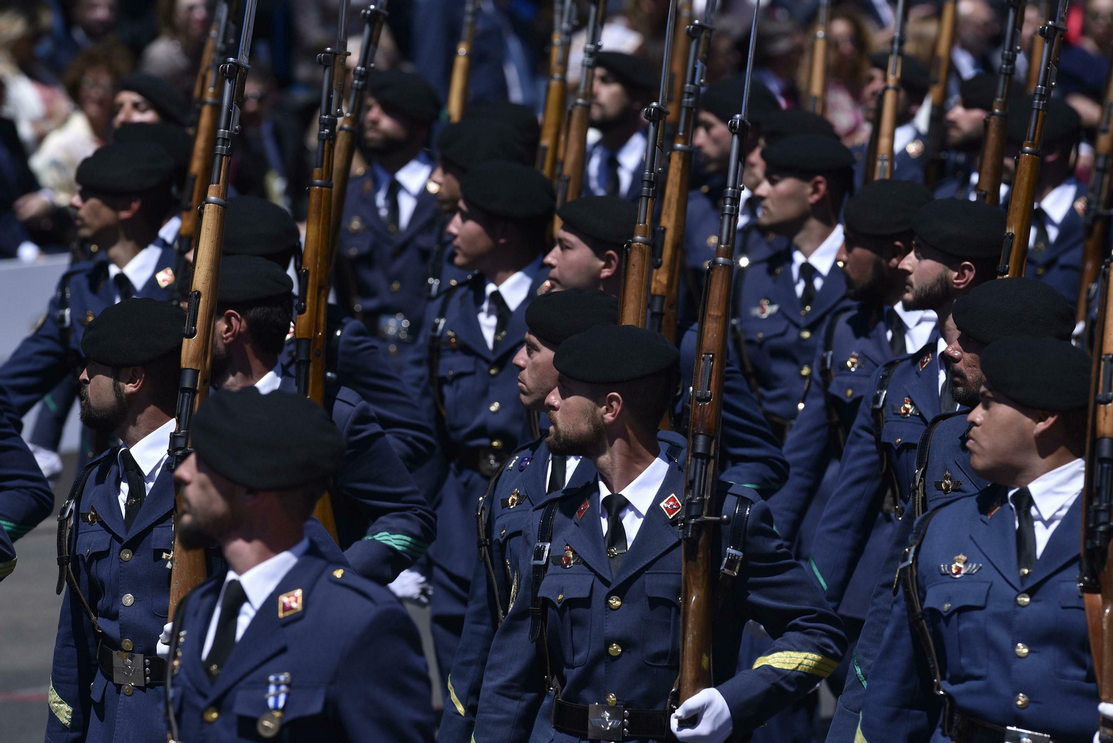Las imágenes del desfile del Día de las Fuerzas Armadas en Sevilla