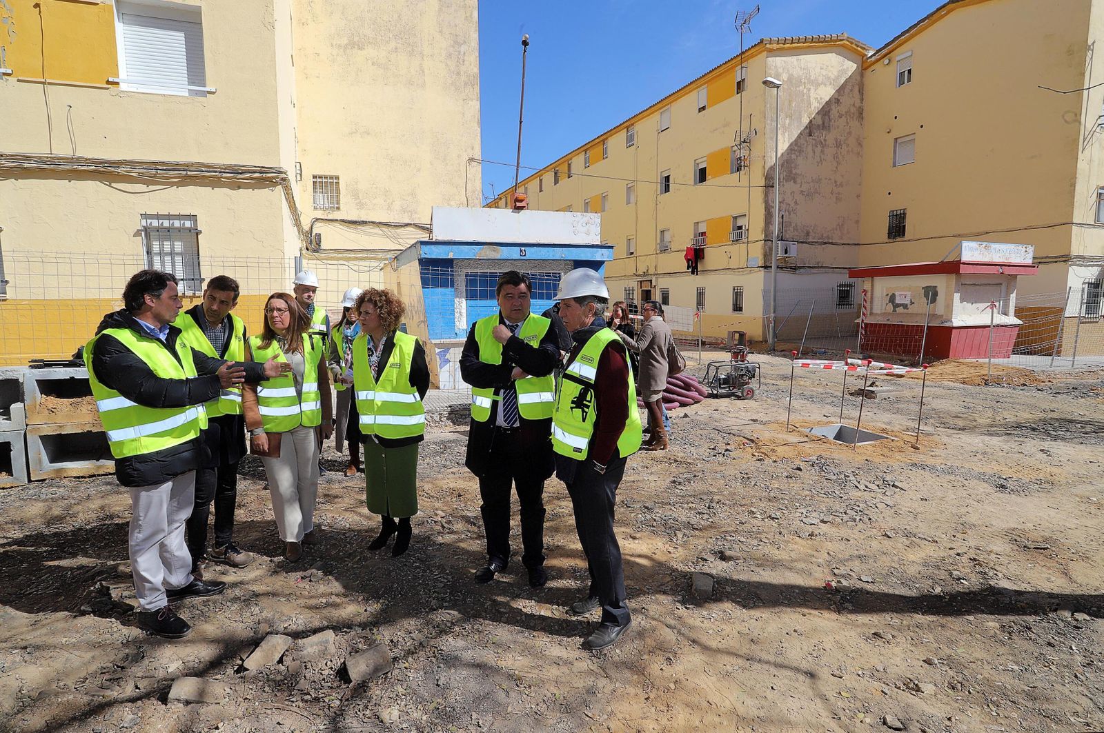 Un momento de la visita a las obras de la Plaza Juan XXIII