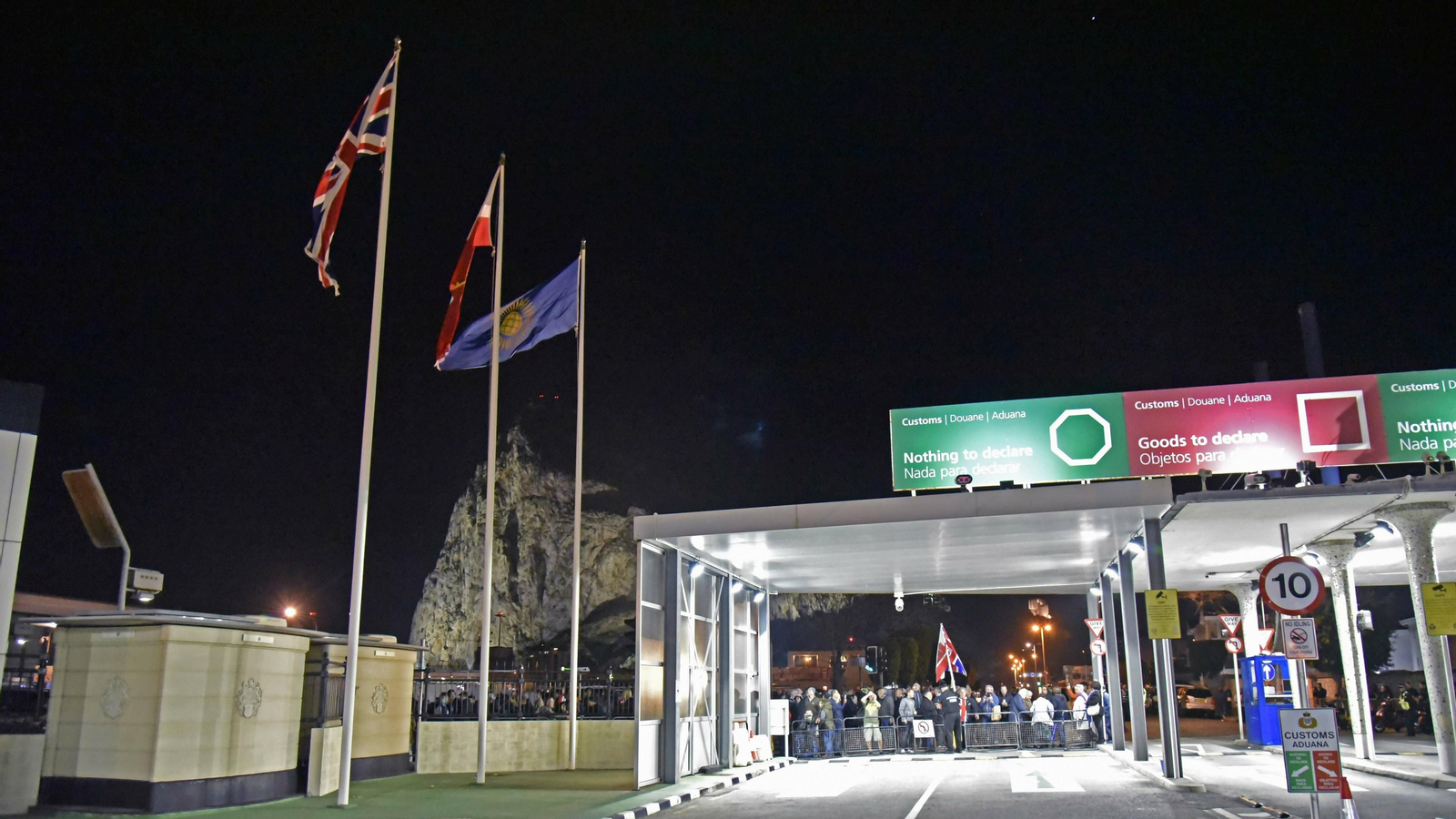 Ceremonia de arriada de la bandera de la Unión Europea en Gibraltar