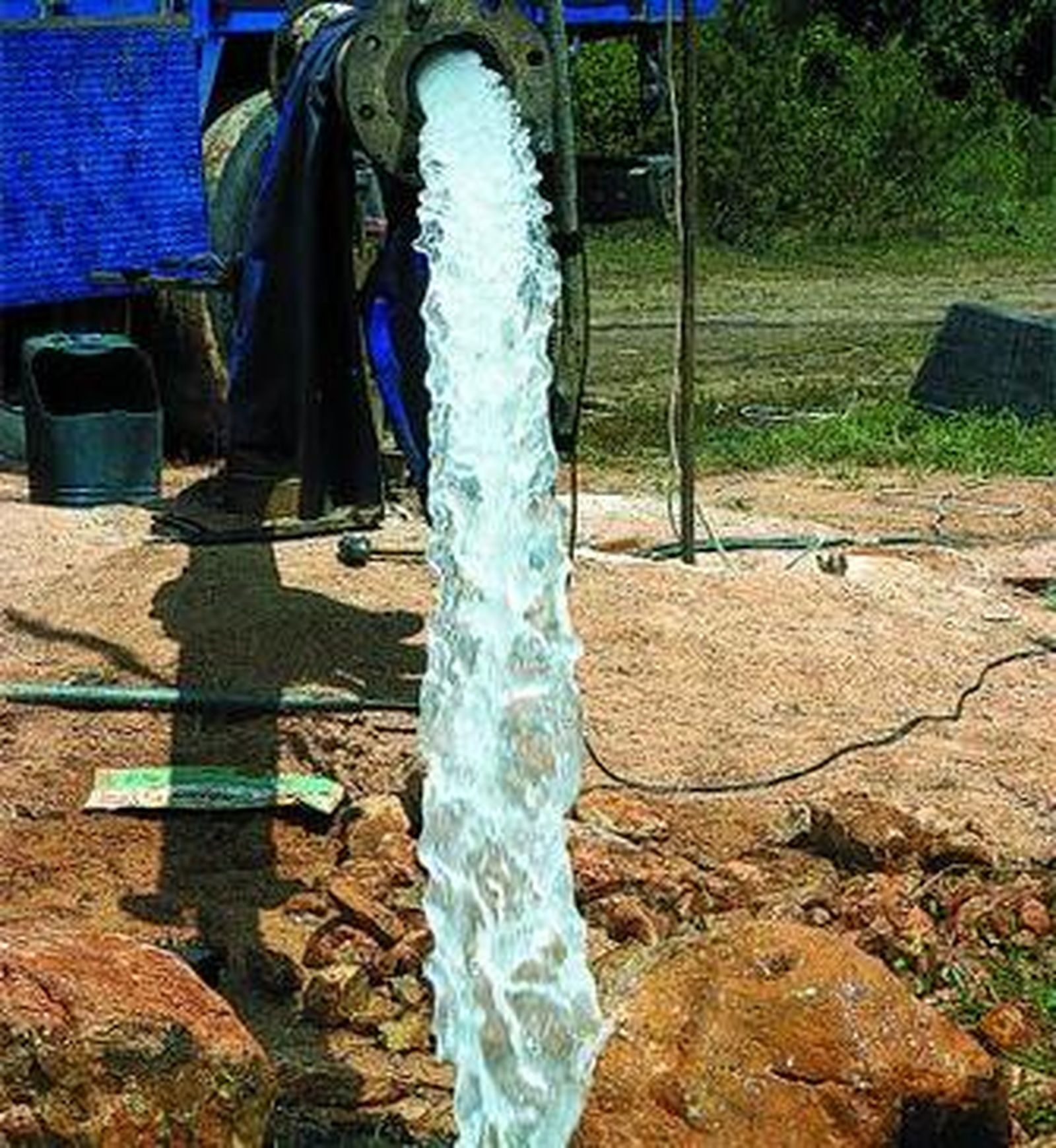 Caudal de agua en El Lugo, en una foto tomada ayer.