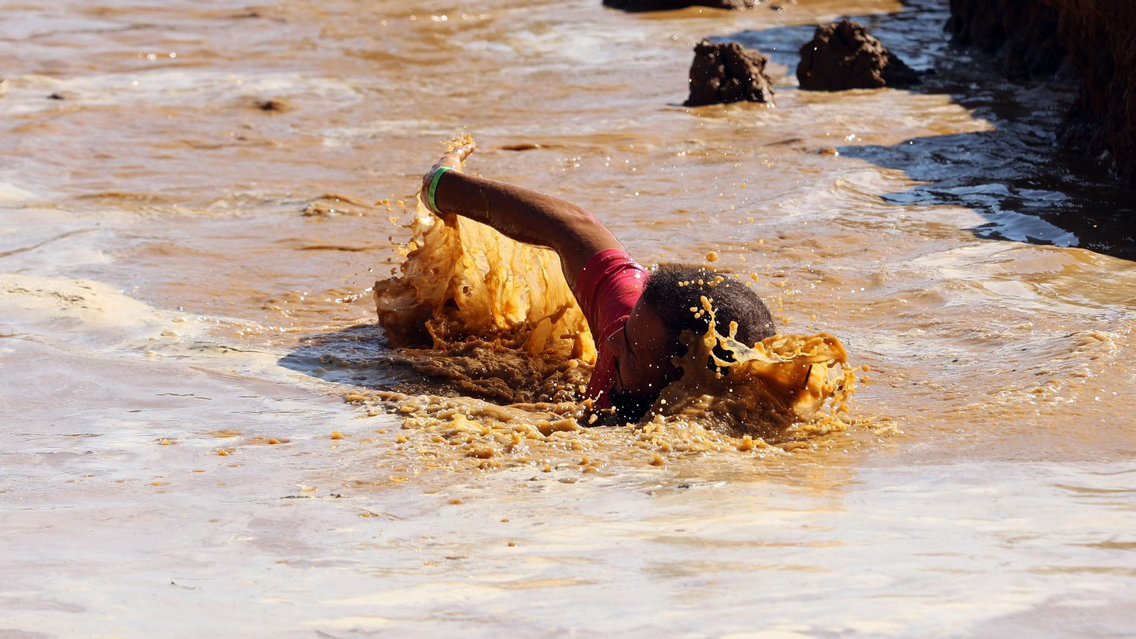 Búscate en la VII Carrera del Barro en La Barca