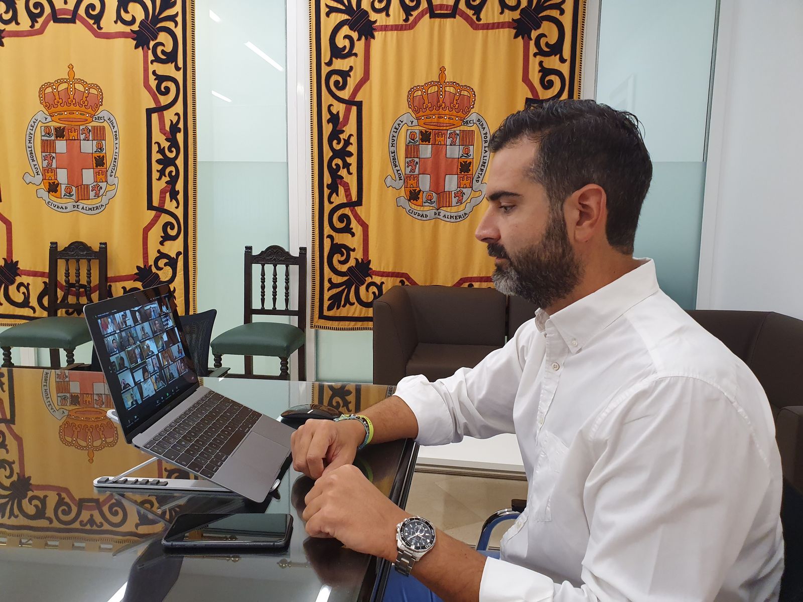 Fernández-Pacheco exige al Gobierno que “se siente a negociar el uso de los ahorros”