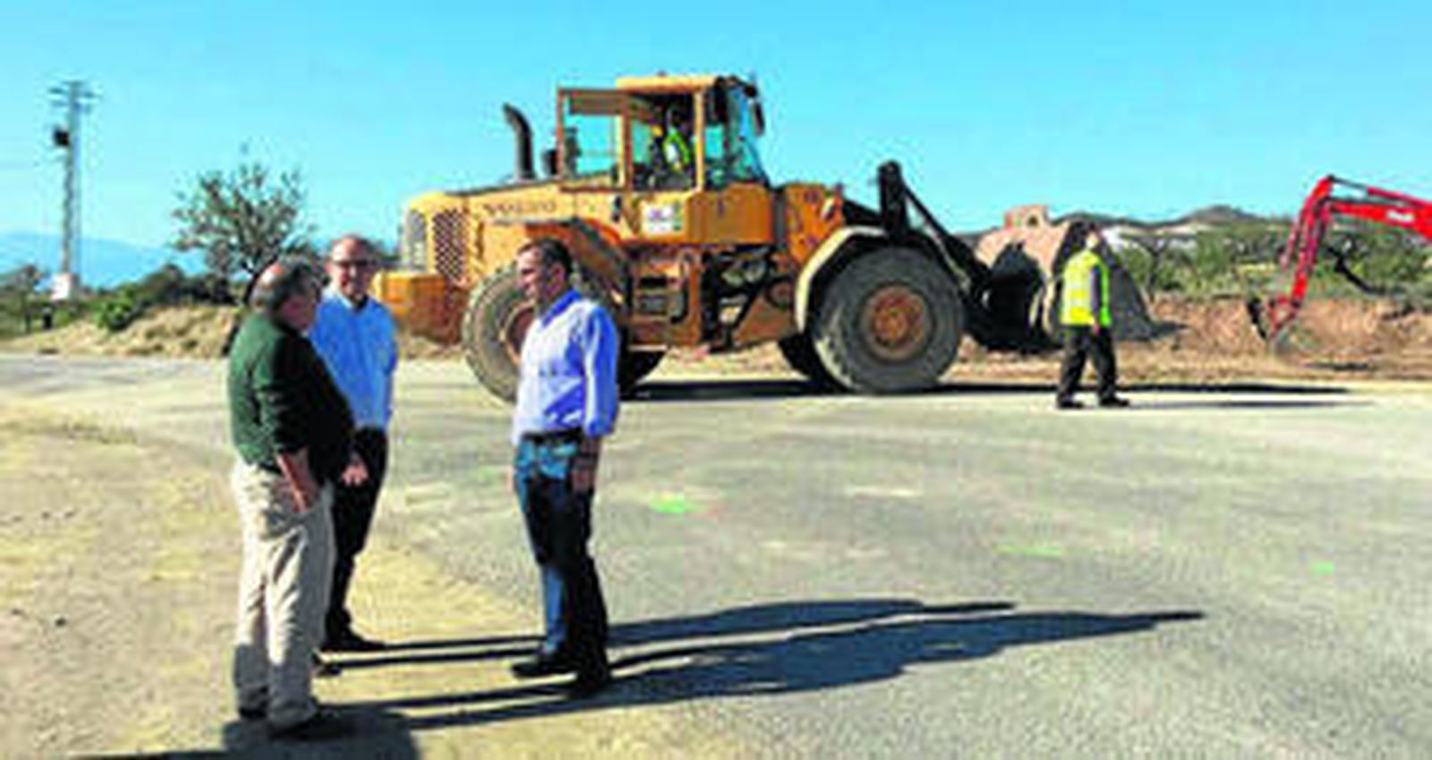 El alcalde de Huércal-Overa, Domingo Fernández, y el concejal de pedanías, Emilio Pérez, han supervisado el inicio de las obras.