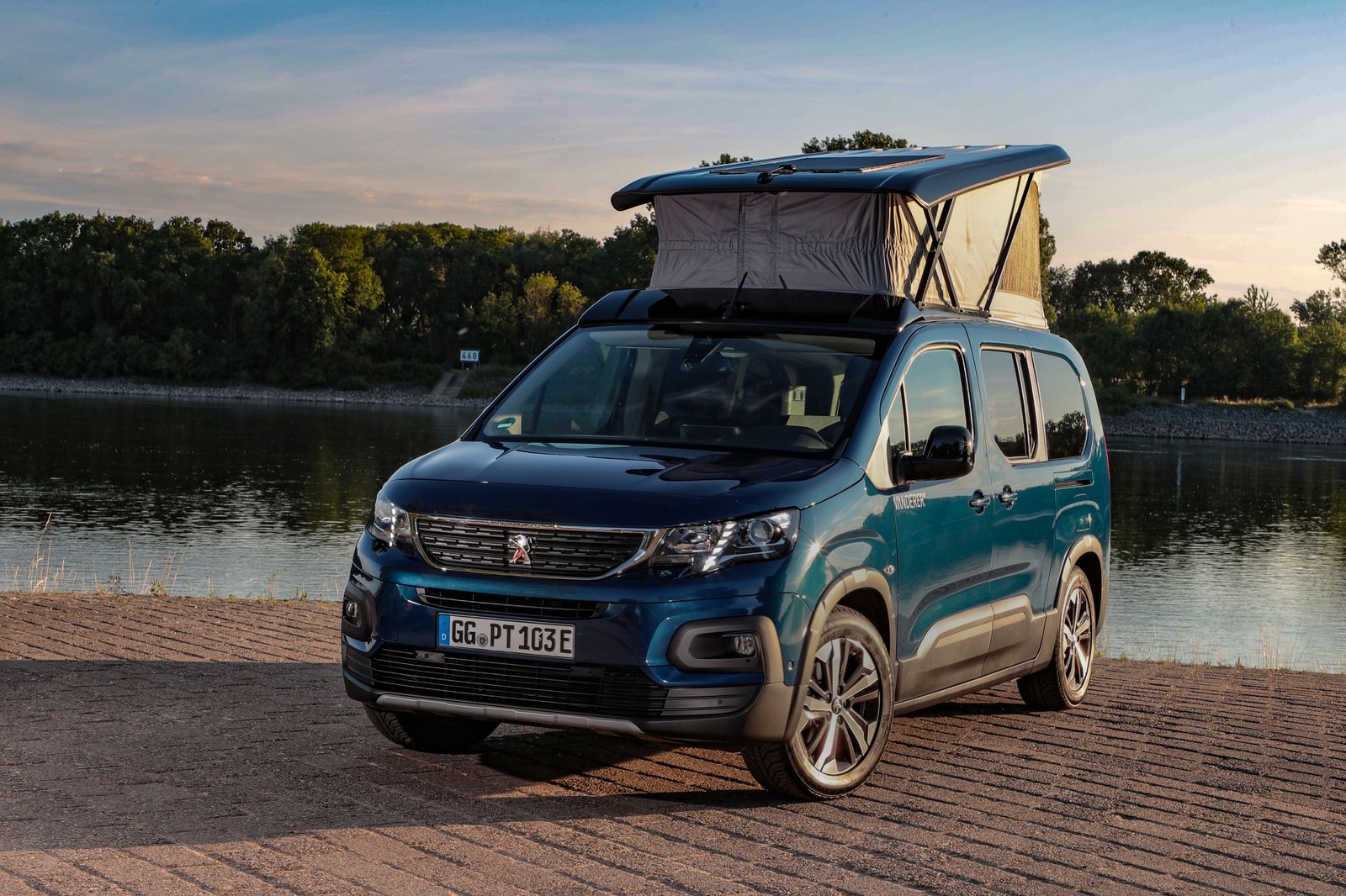 El Peugeot e-Rifter se hace camper con la versión Vanderer