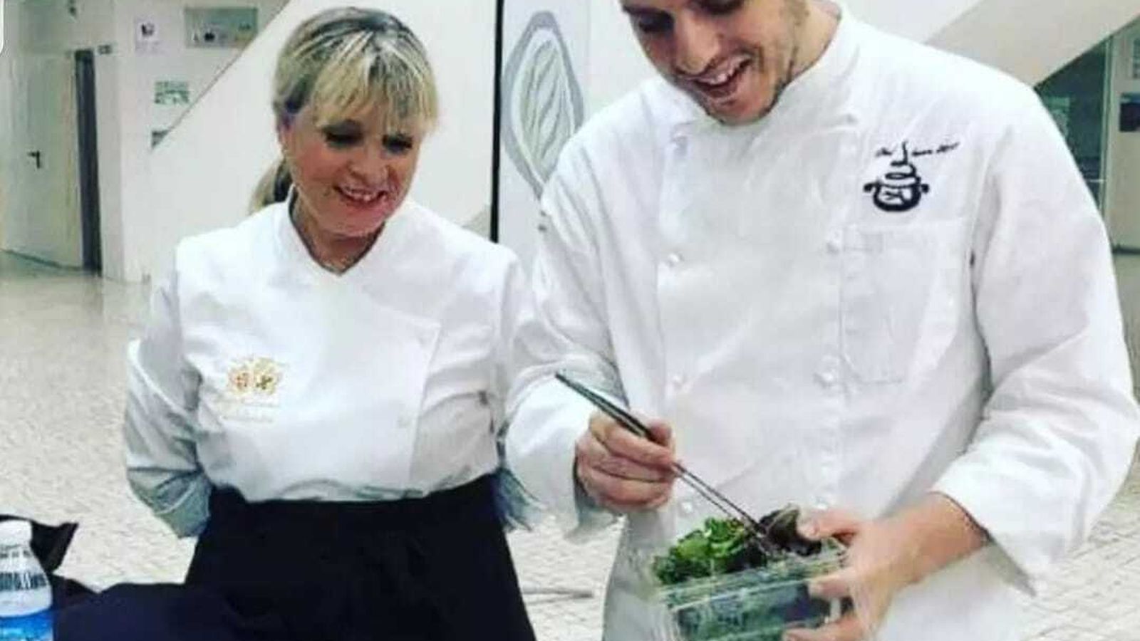 Salvi, de la Venta Calderón, en  Arcos, junto a su madre.