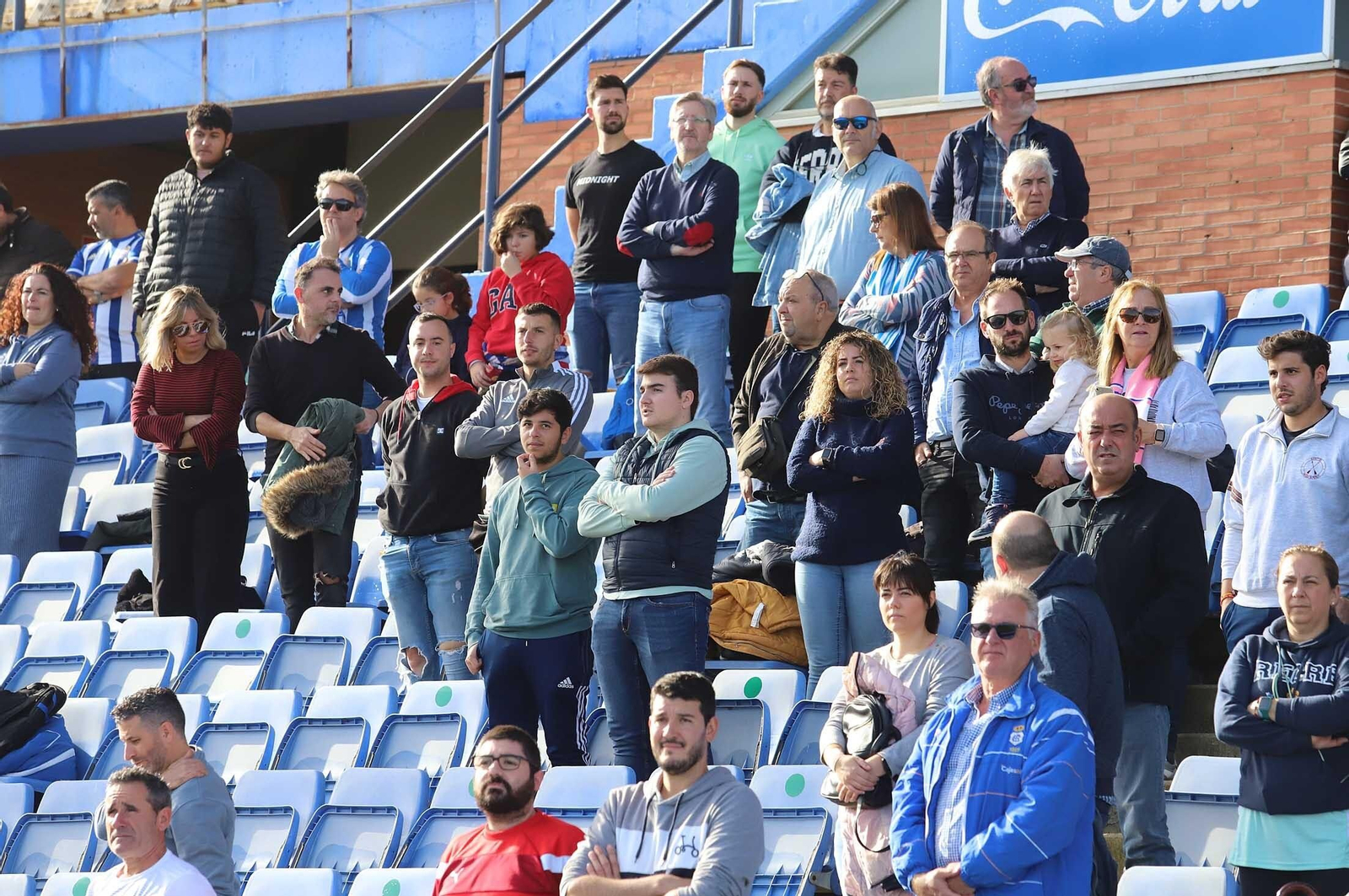 Imágenes del ambiente en las gradas del Nuevo Colombino durante el Recre-Vélez