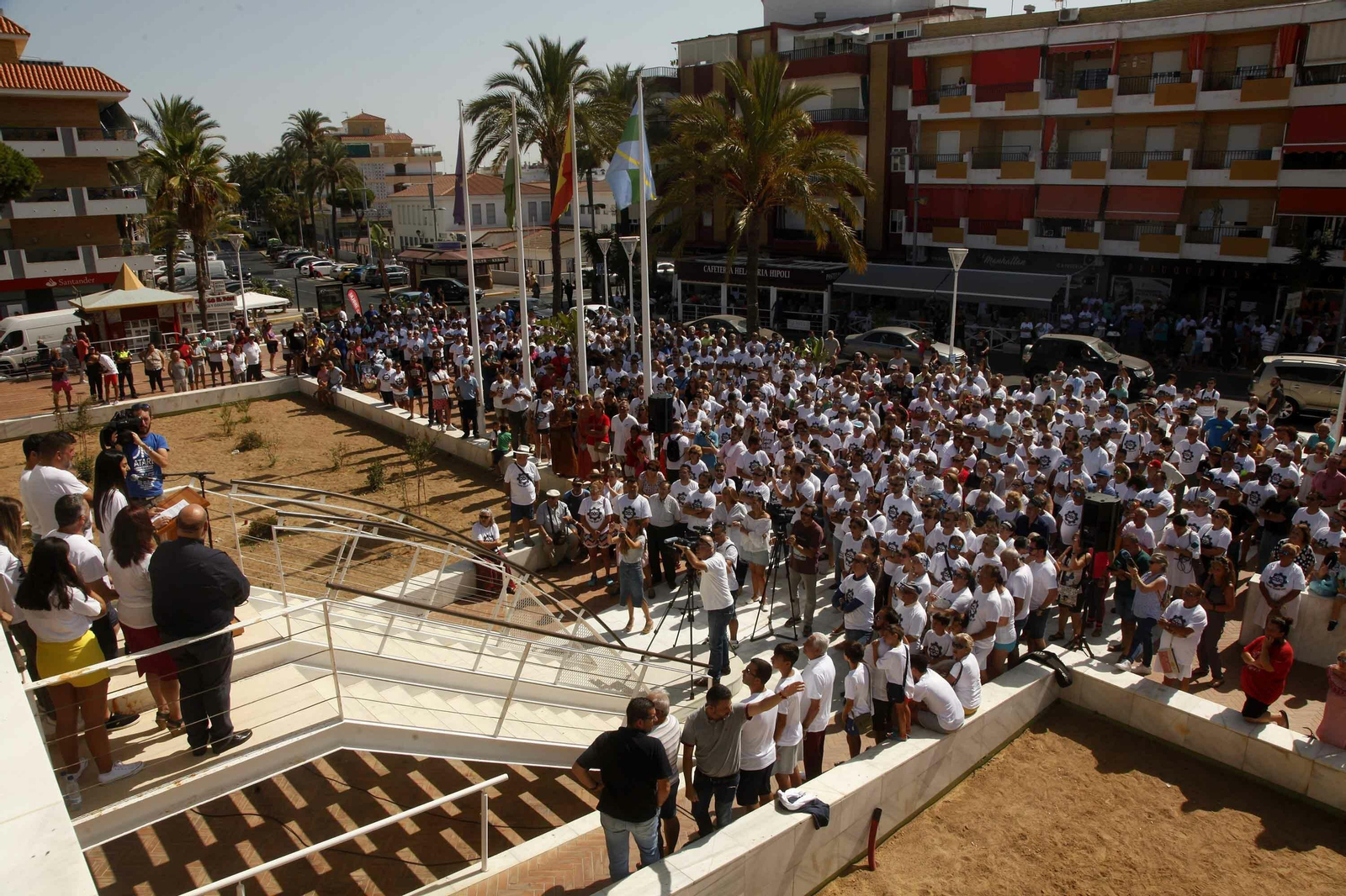 Imágenes de la manifestación de apoyo a Antonio Garrido, policía apuñalado en Punta Umbría