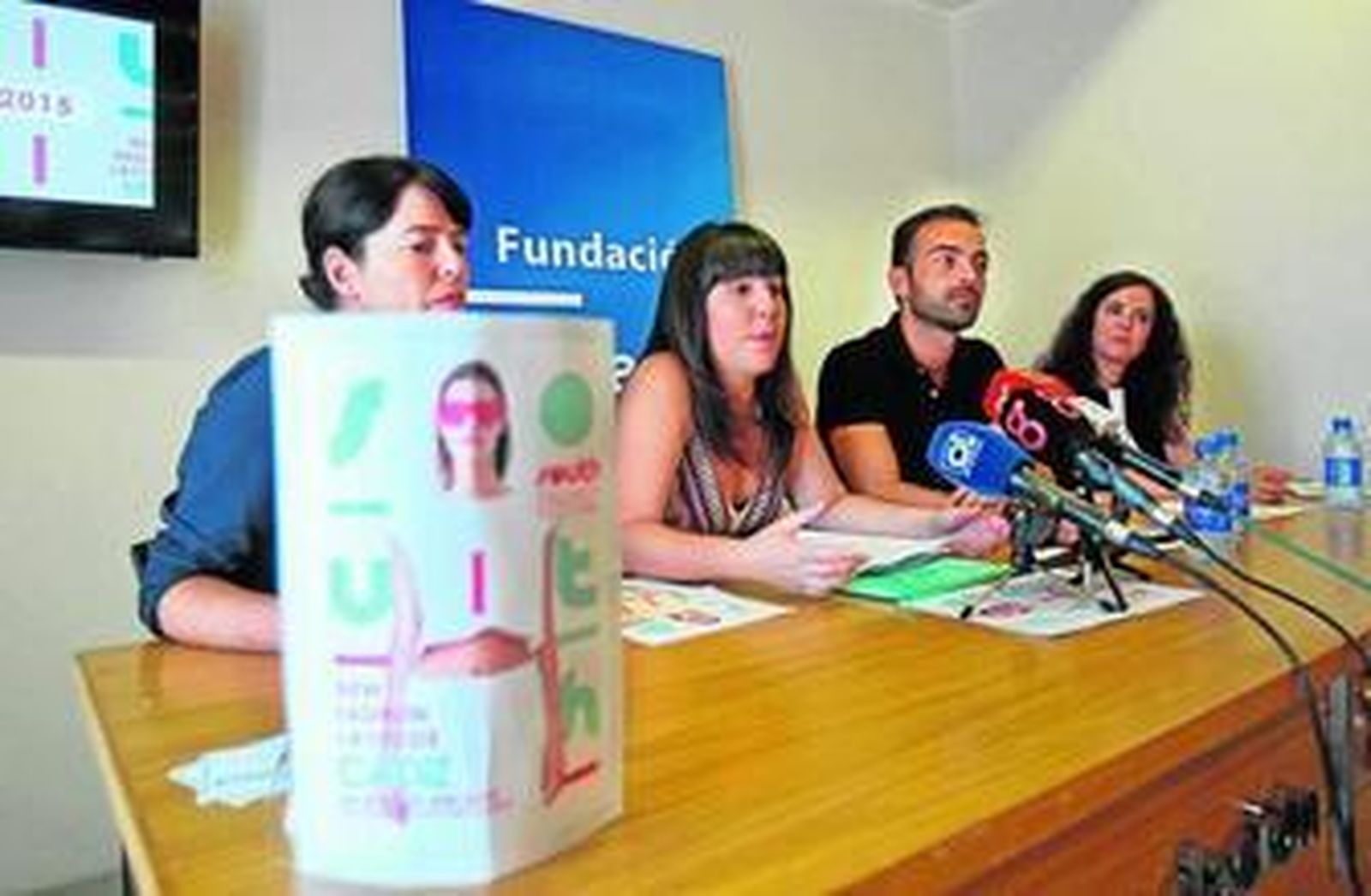 Ana Sánchez, la concejala Laura Jiménez, Manuel Álvarez, de la Cámara de Comercio y Mercedes Palomo, de Cajasol.