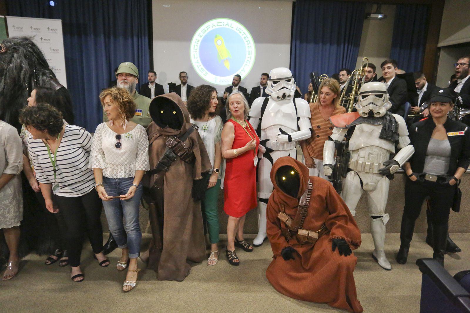 Las fotos de la presentación de la nave espacial de la Asociación contra el Cáncer en Málaga