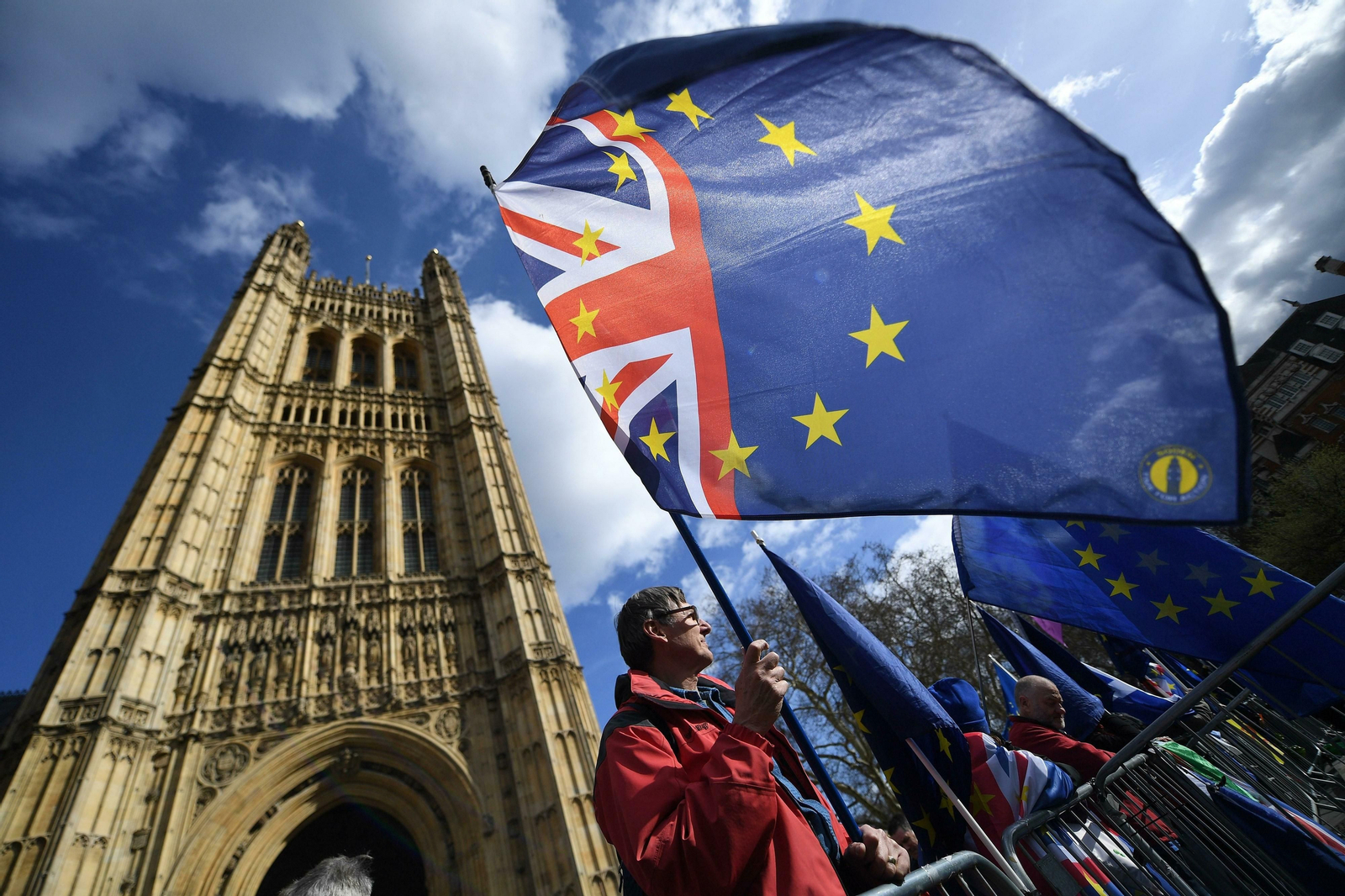 Una manifestante en contra del Brexit, en la puerta del Parlamento británico.