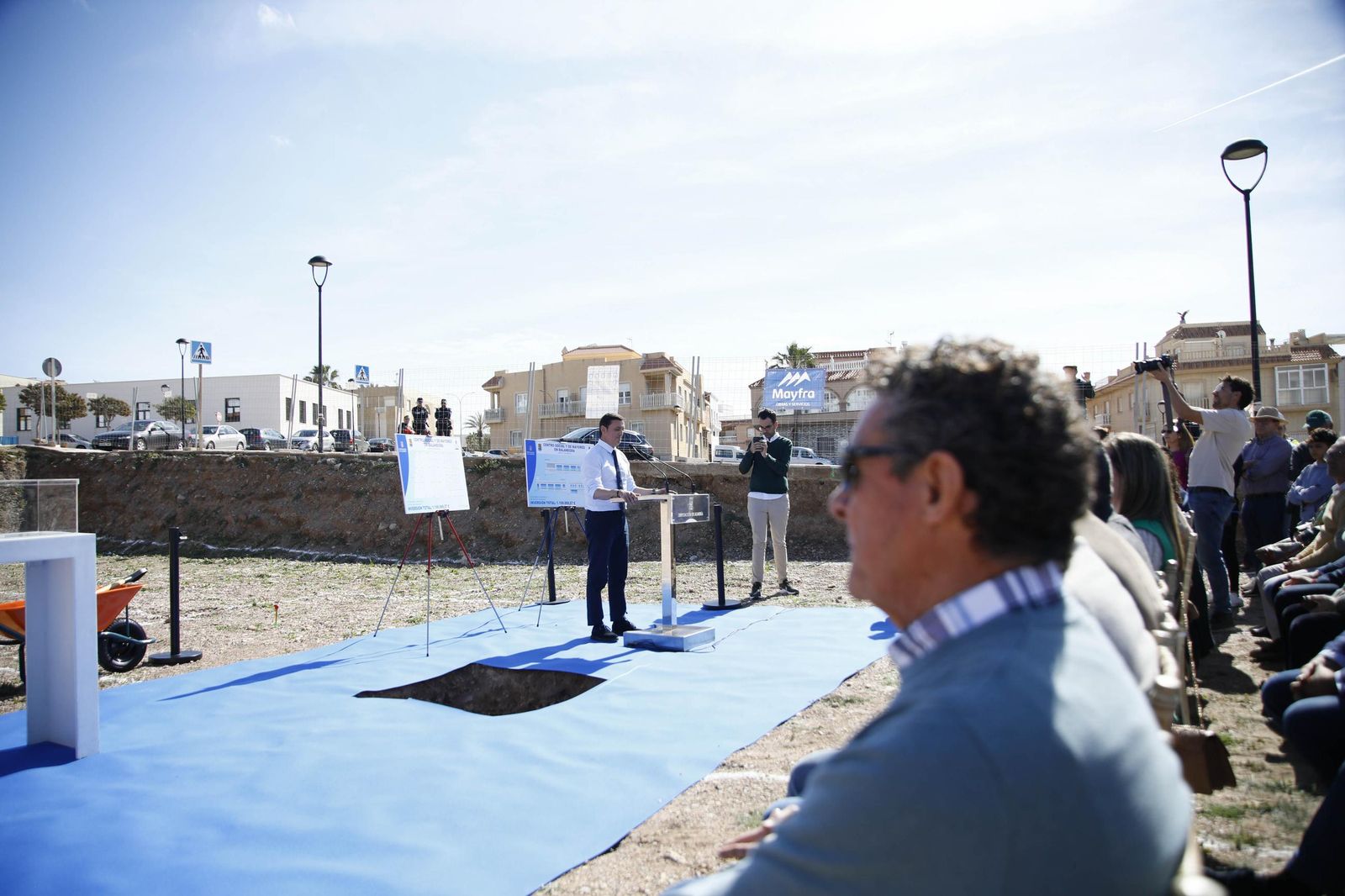 Las imágenes de la primera piedra del Centro de mayores en Balanegra