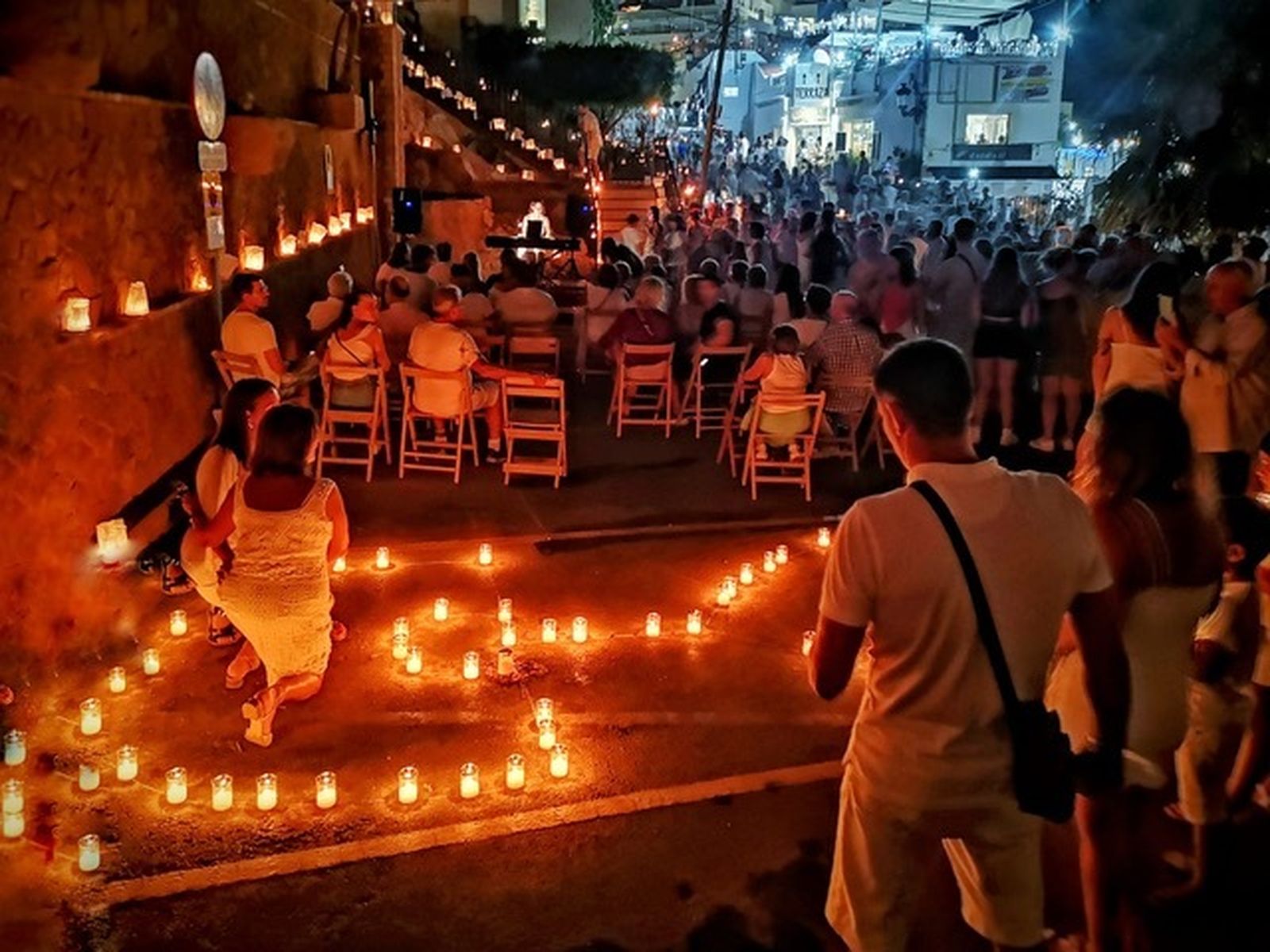 Mojácar, a rebosar en la Noche de las Velas.