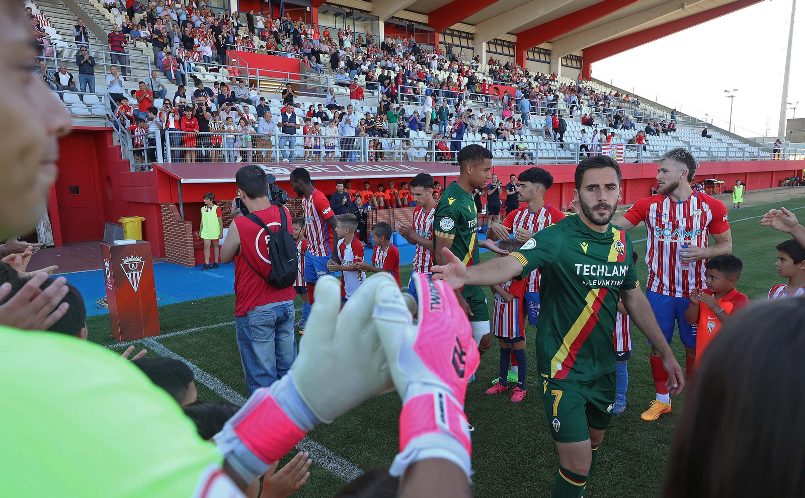 Las mejores fotos del Algeciras - Castellón de Primera RFEF