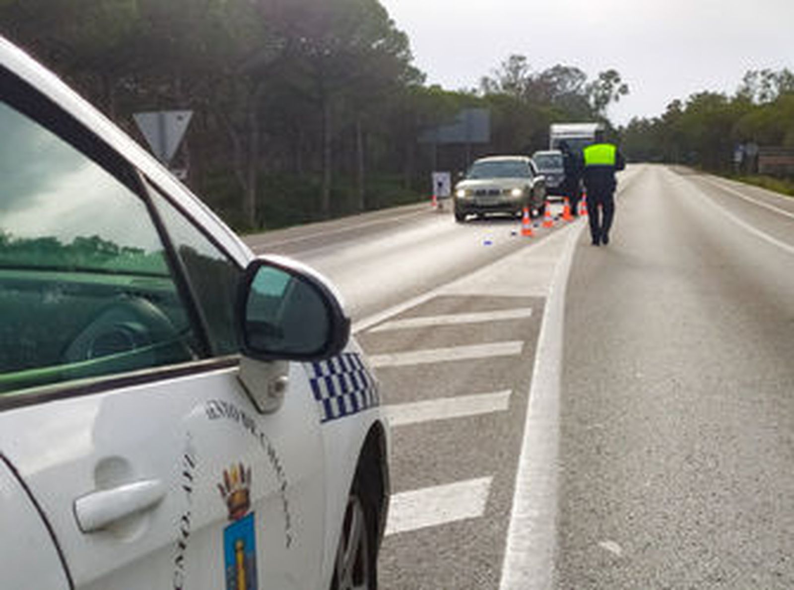 Control policial en una carretera de Chiclana en una imagen de archivo.