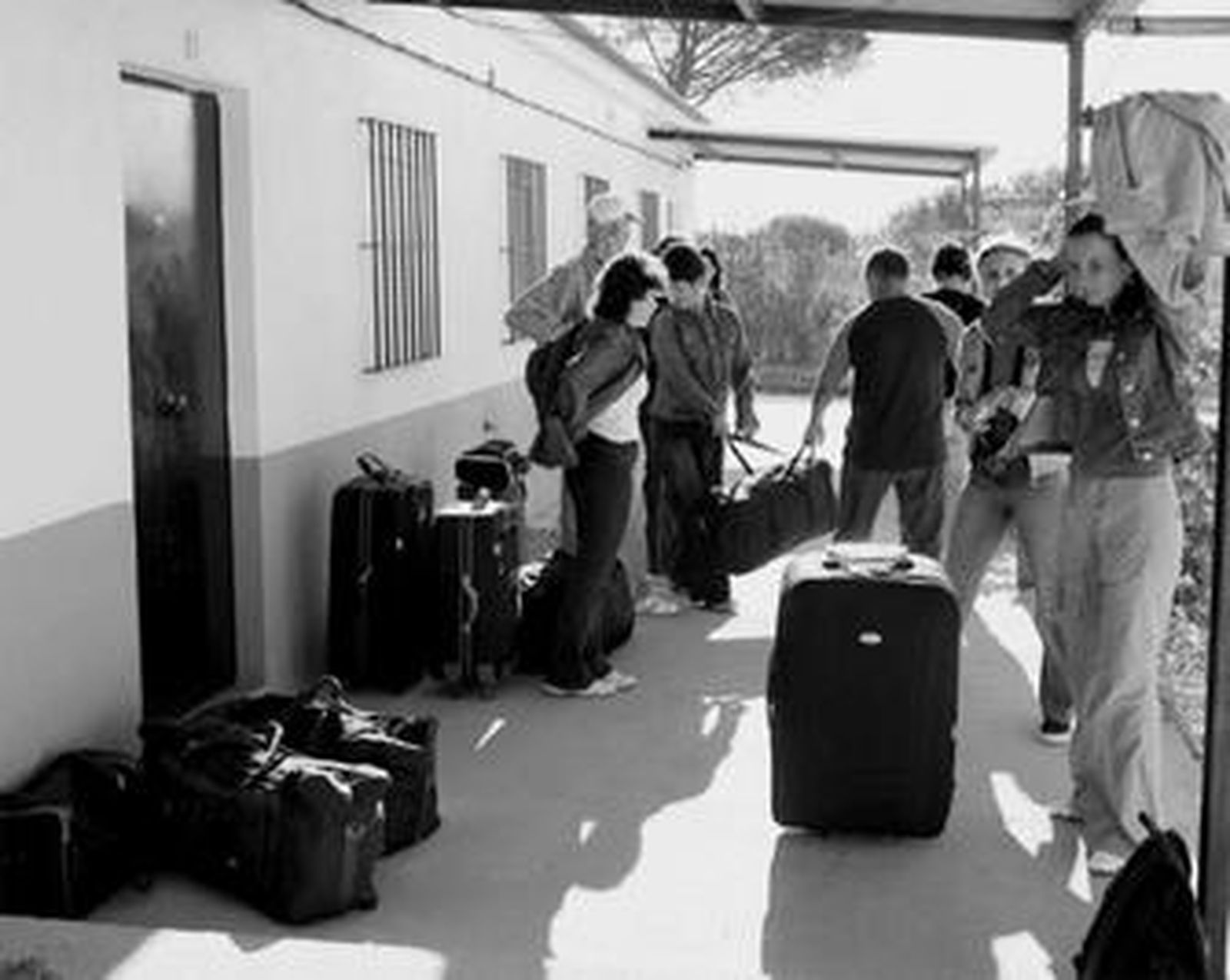 Temporeros contratados en origen a su llegada a las viviendas agrícolas.