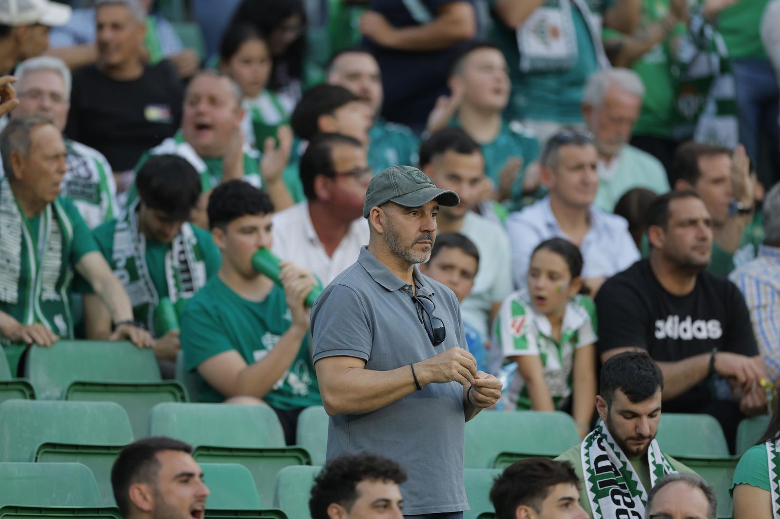 Búscate en las fotos del Betis - Fiorentina