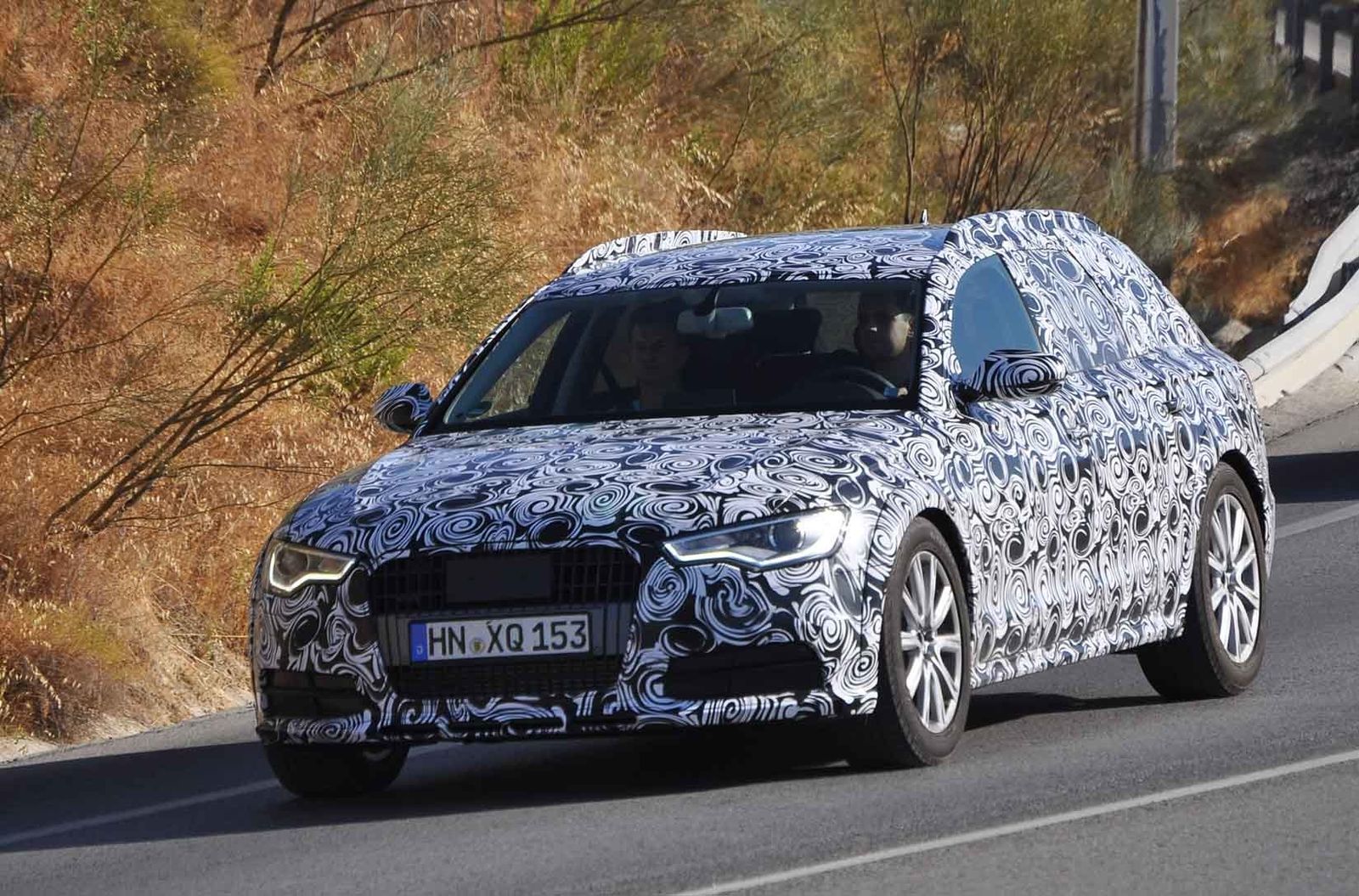 En la A-395 es muy normal ver coches camuflados