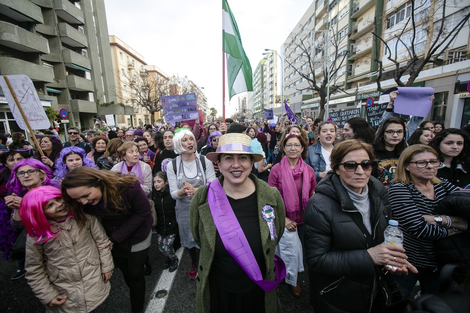 Miles de personas acudieron a  la gran manifestación del 8-M