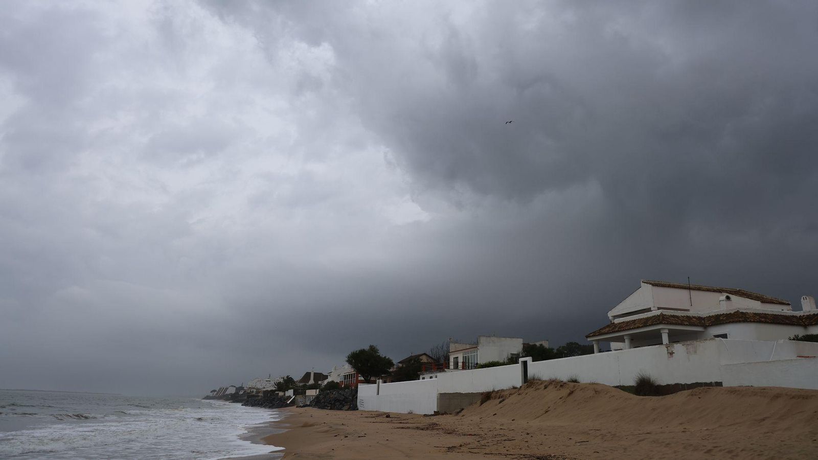 Nubes sobre la playa de El Portil.