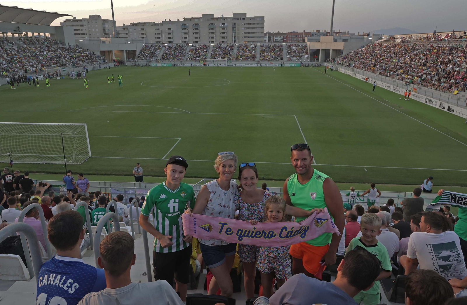 Búscate durante el Betis - Cádiz en el Ciudad de La Línea