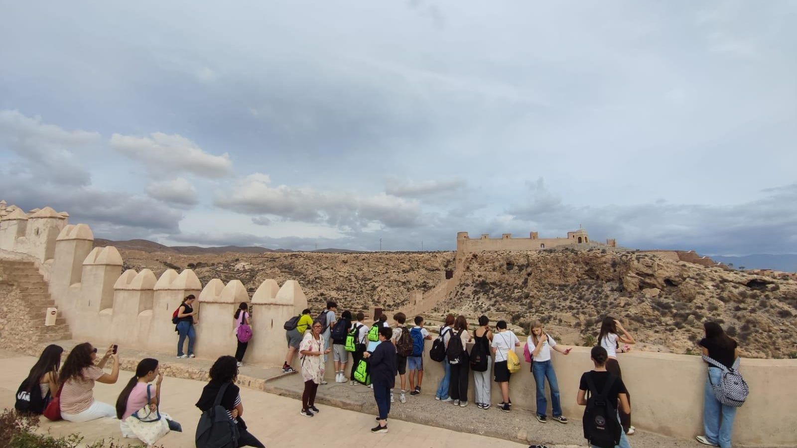 Los estudiantes italianos conoce el casco histórico y la fortaleza de la capital.