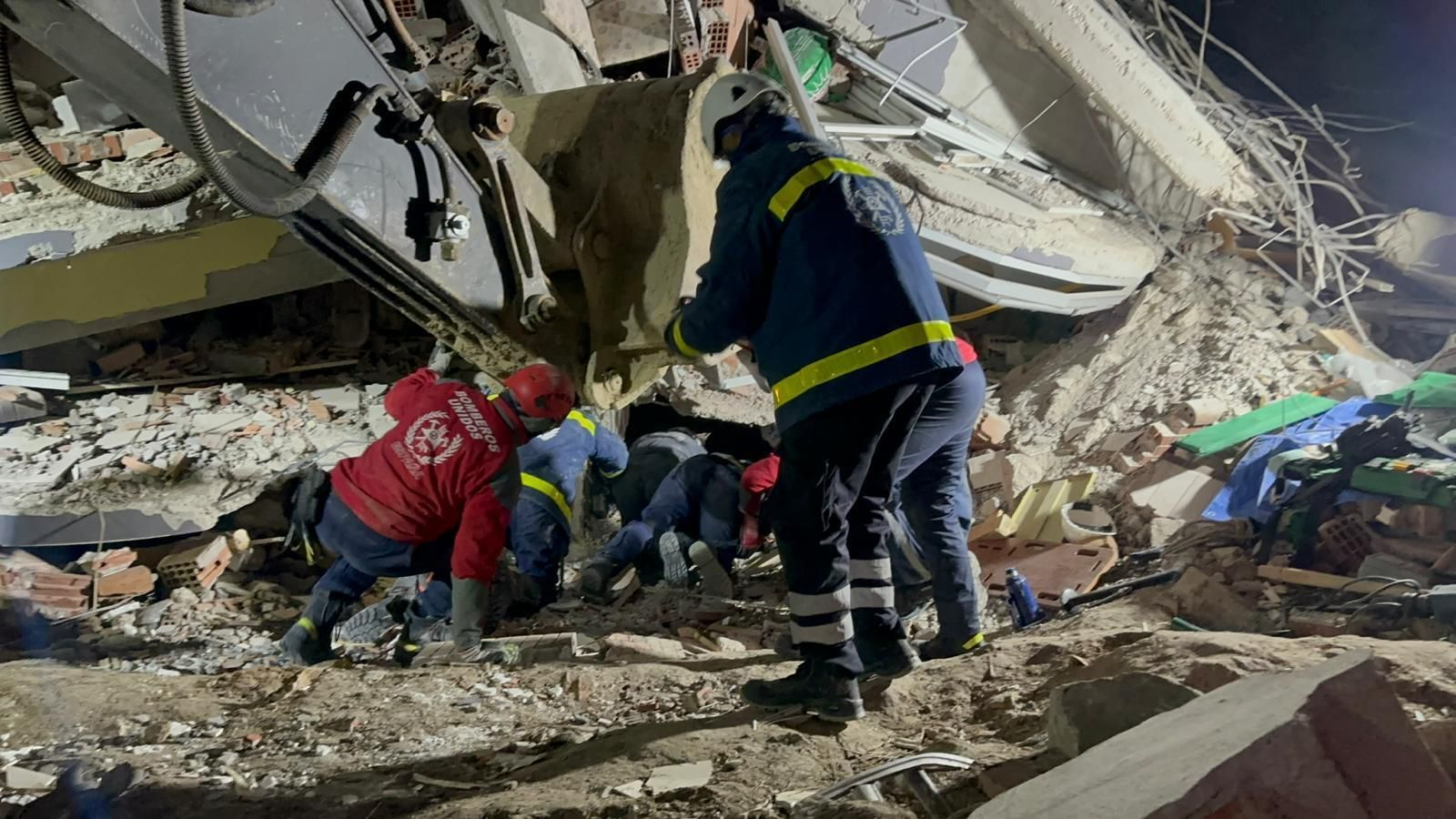 El rescate de una mujer con vida en el terremoto de Turquía por los bomberos de Huelva