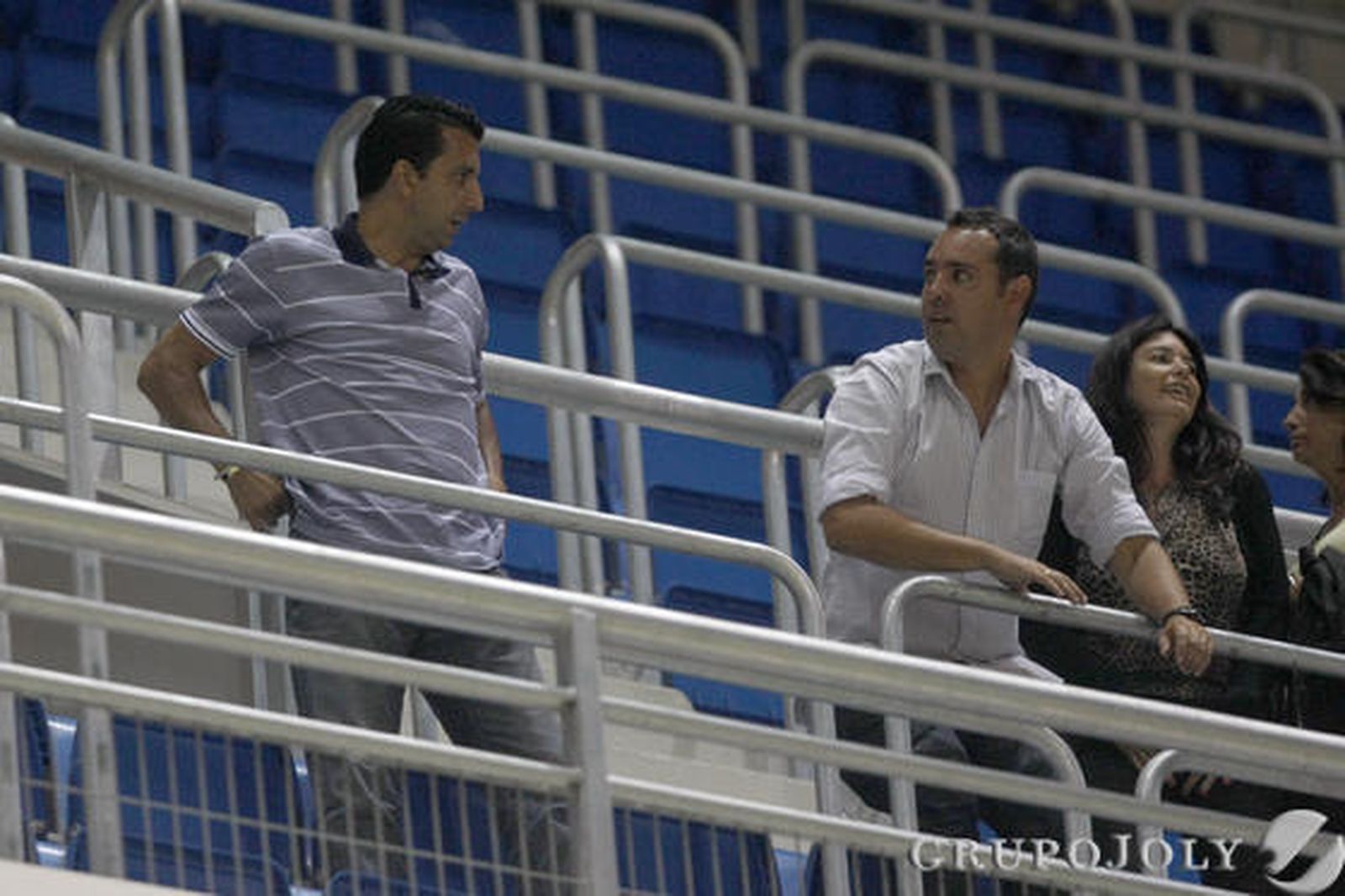 José Manuel Barla y Quique González también presenciaron el encuentro desde el graderío. 

Foto: Jose Braza