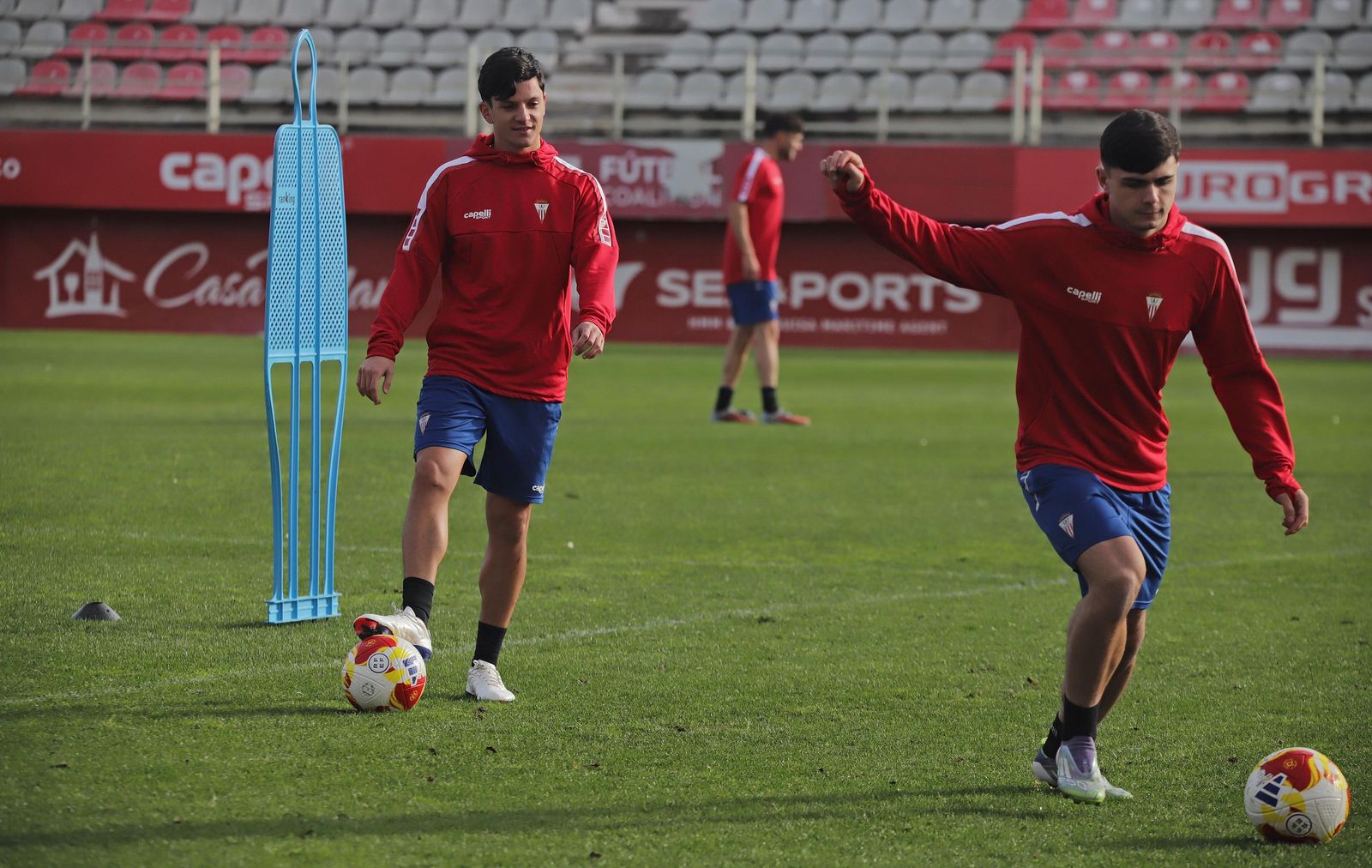 Fotos del Algeciras en su preparación para la visita al Real Murcia