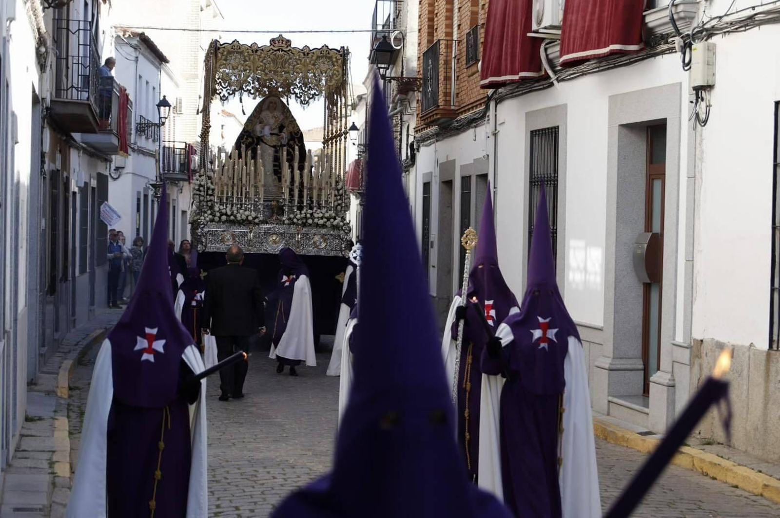 Viernes Santo en Hinojosa del Duque: la procesión de Nuestro Padre Jesús con la Cruz a cuestas en imágenes Viernes Santo en Hinojosa del Duque: la procesión de Nuestro Padre Jesús con la Cruz a cuestas en imágenes