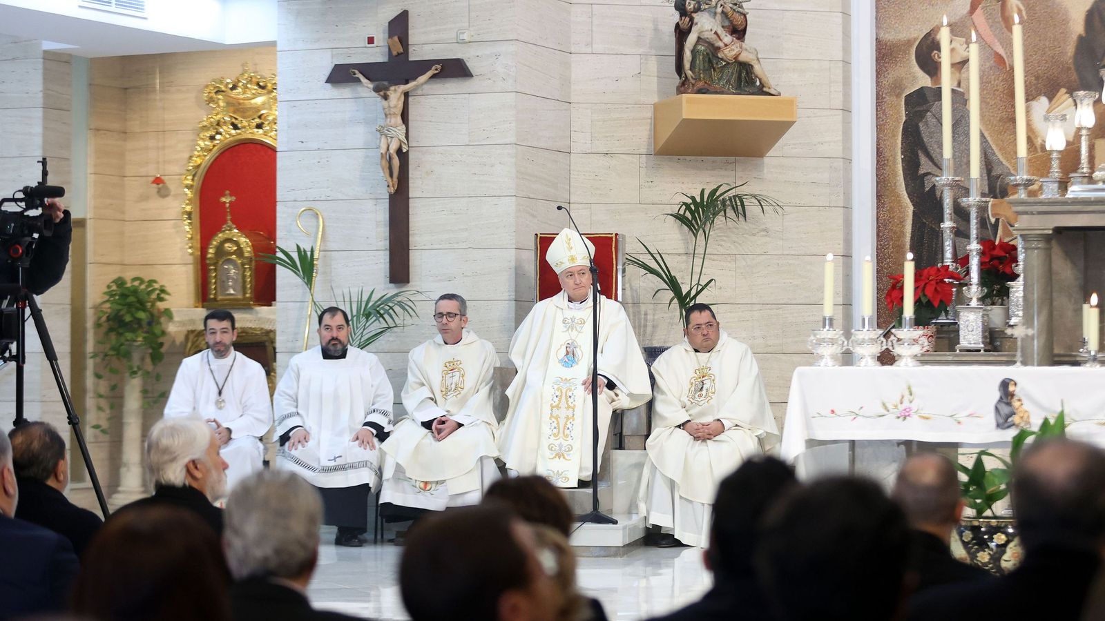 Imágenes de la bendición de María Santísima de los Enfermos y Reina de Todos los Santos
