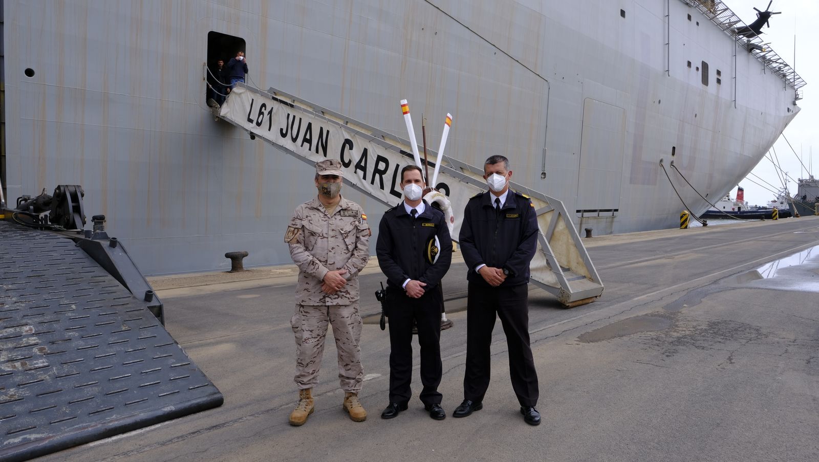 Fotogalería de la visita al portaaviones Juan Carlos I. Puerto de Almería.