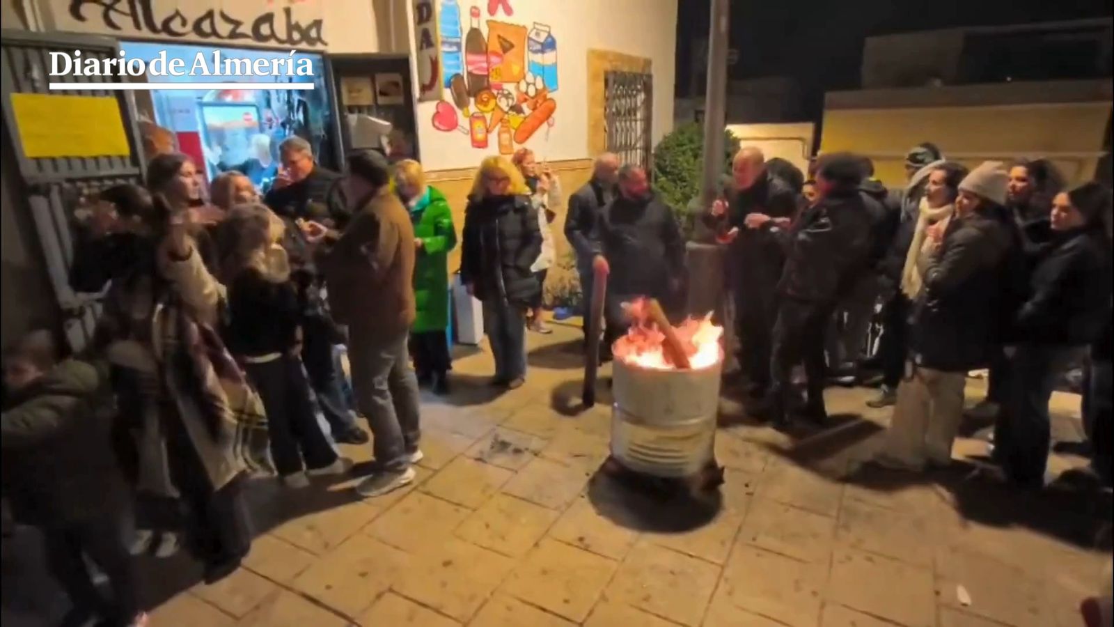 VÍDEO | Las hogueras en honor a San Antón vuelven a iluminar el casco histórico de la capital