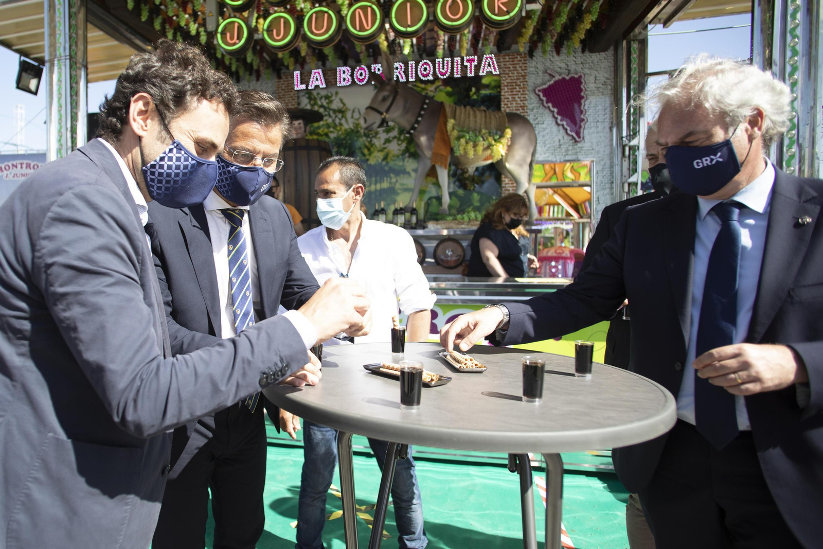 Fotos: el ferial de Granada cobra vida con los columpios