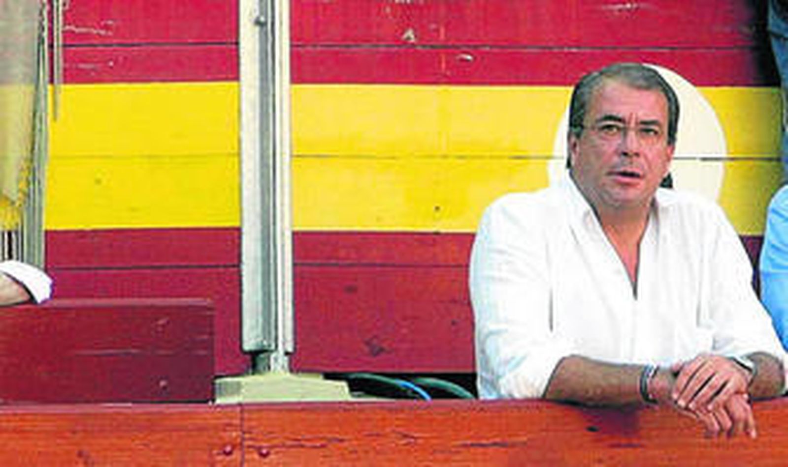 El empresario en la barrera de la corrida del pasado sábado.