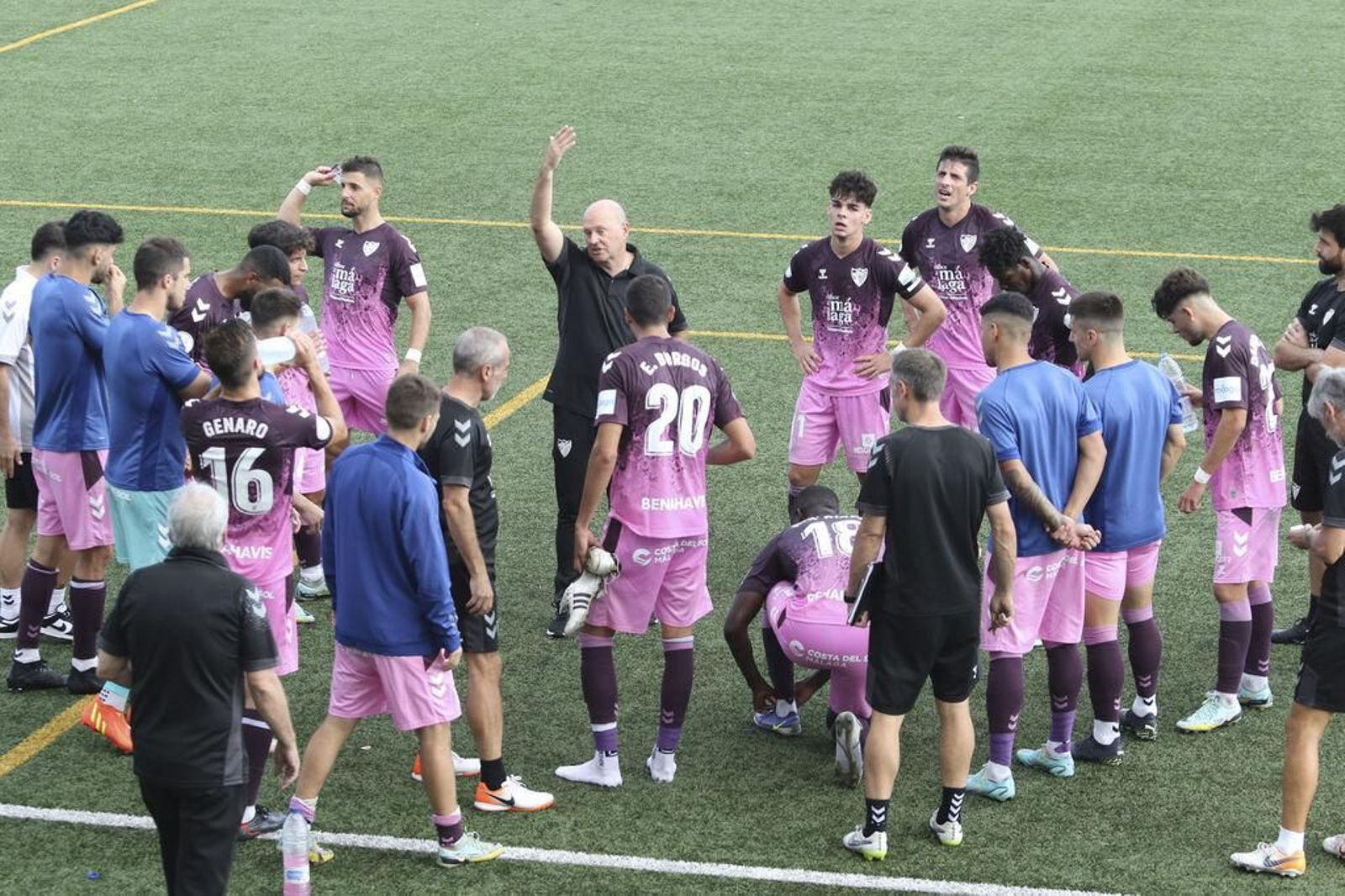 Pepe Mel dando indicaciones a sus jugadores durante la prórroga del encuentro copero.