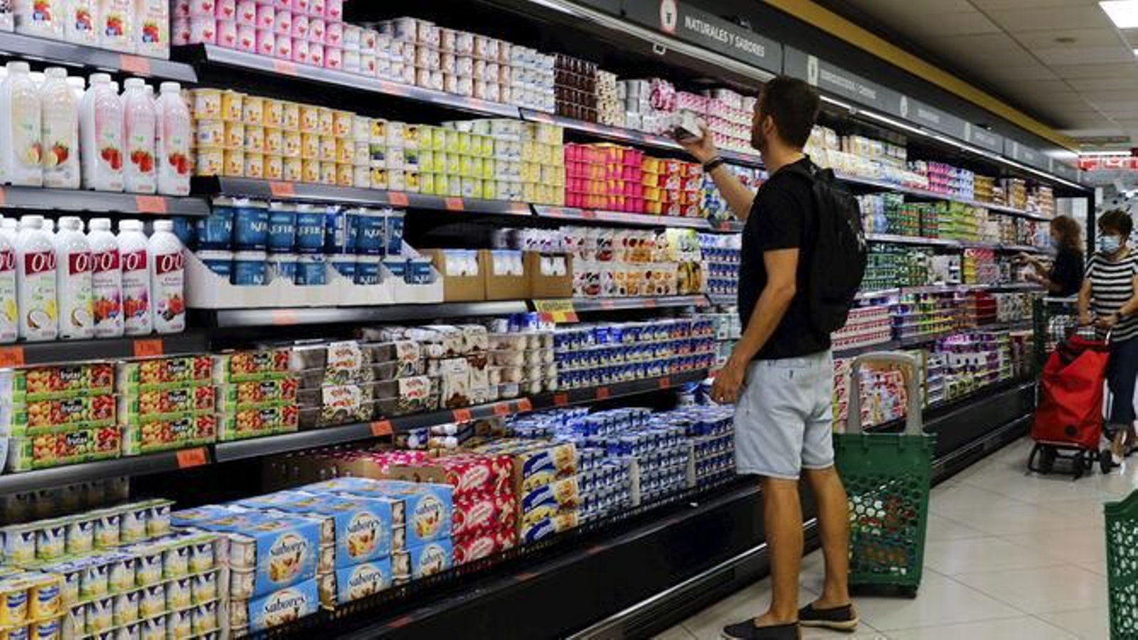 Estantería de Mercadona con productos de frío.