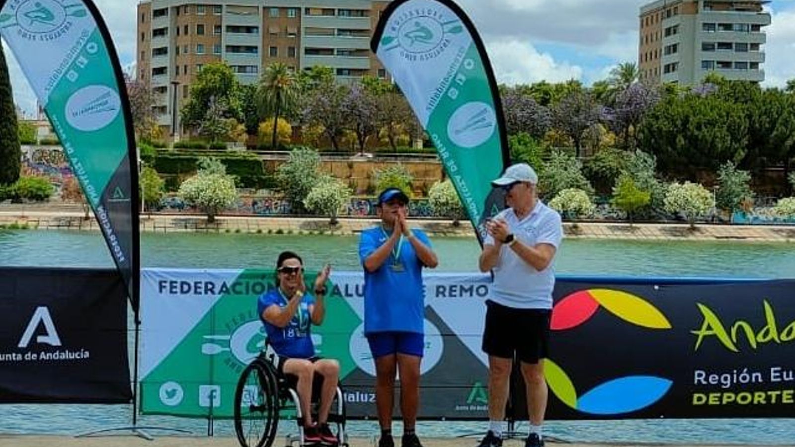 Los participantes de la prueba de remo adaptado.