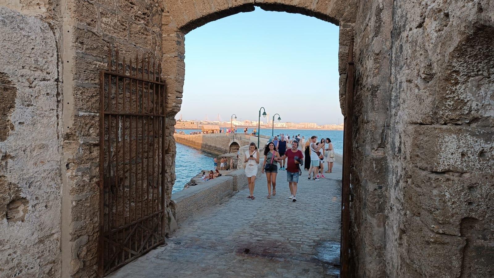 Puerta de entrada al Castillo de San Sebastián desde dentro