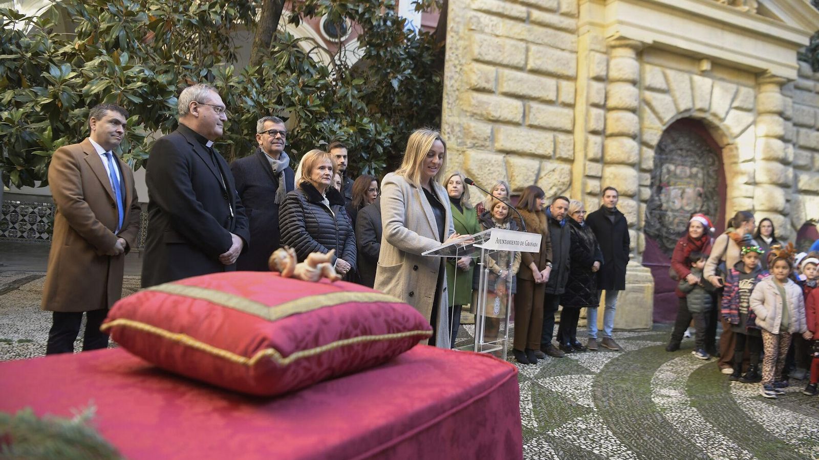 La alcaldesa y el arzobispo han presidido el acto.